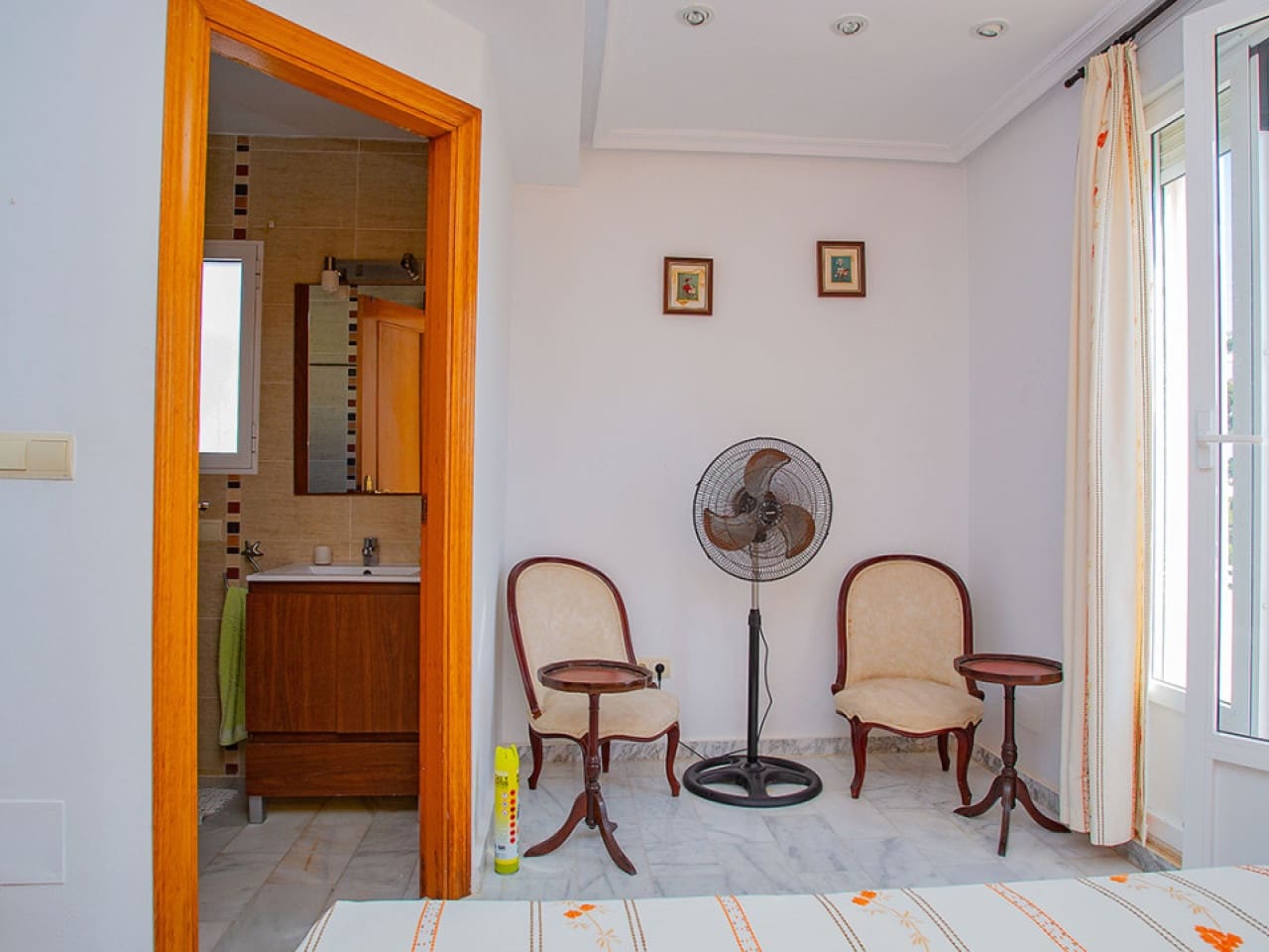 4 sypialnia Willa na sprzedaż w Torrevieja z basenem garażem - 859 000 € (Ref: 9743188)