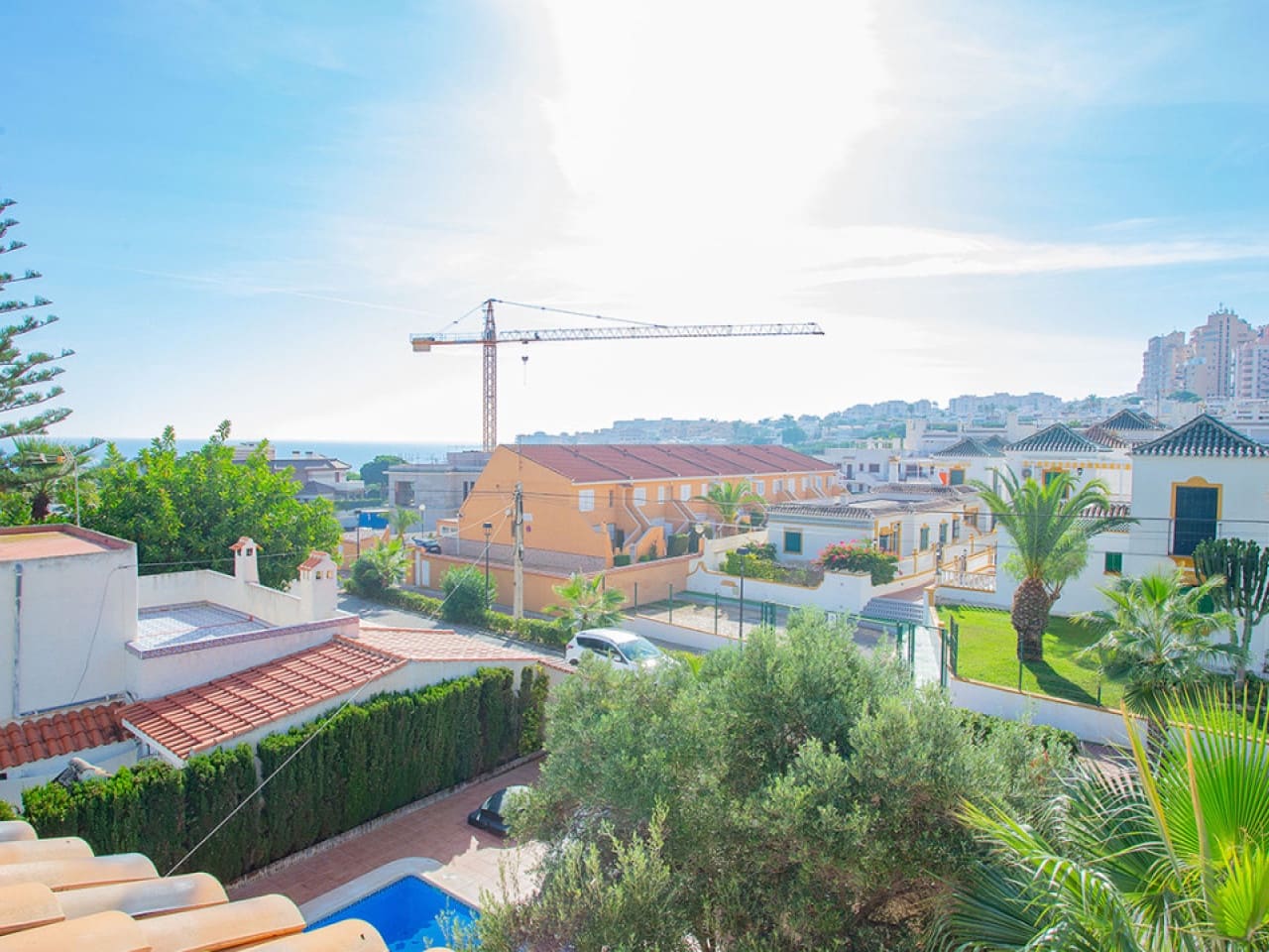 4 sypialnia Willa na sprzedaż w Torrevieja z basenem garażem - 859 000 € (Ref: 9743188)