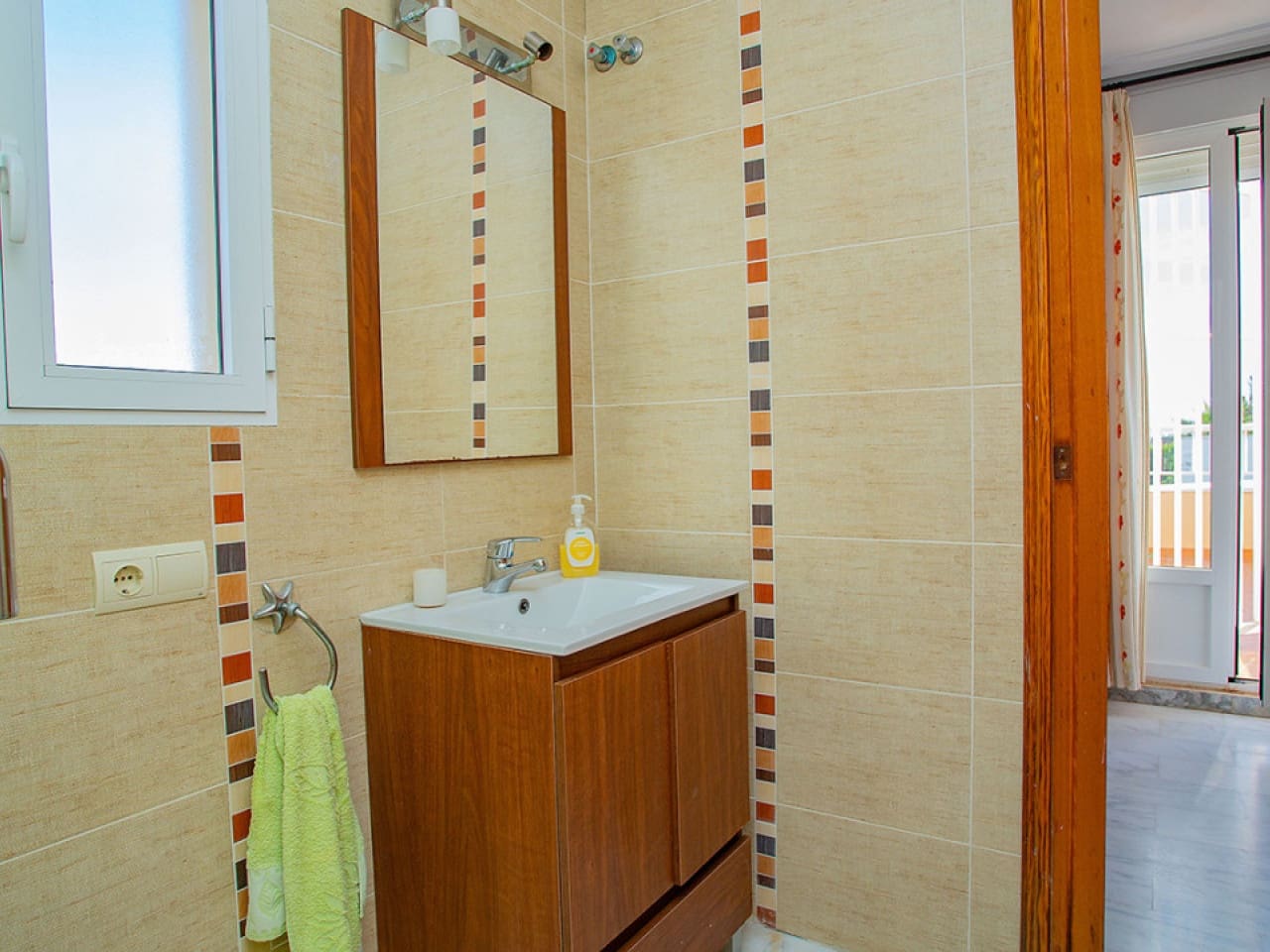 4 sypialnia Willa na sprzedaż w Torrevieja z basenem garażem - 859 000 € (Ref: 9743188)