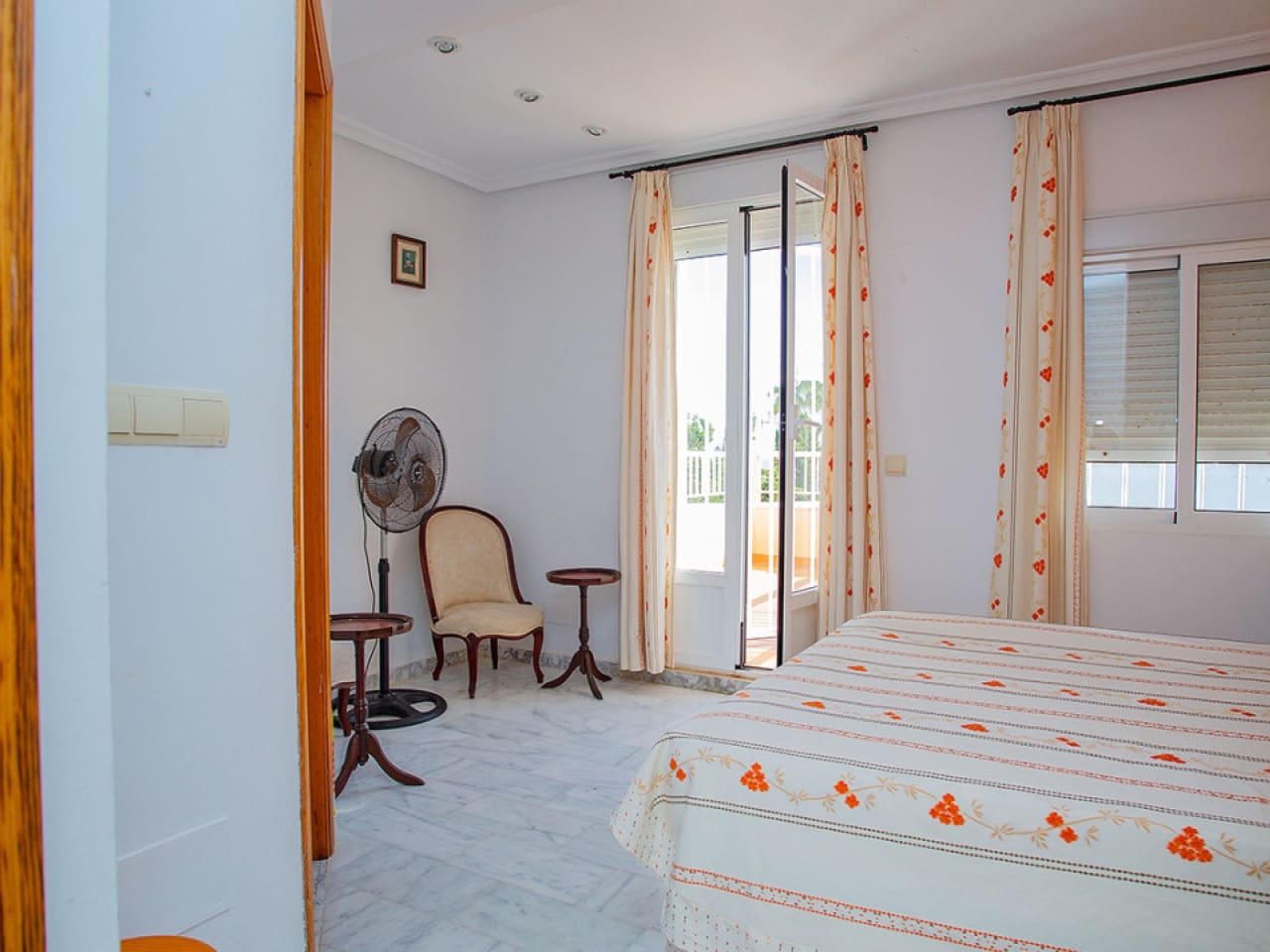 4 sypialnia Willa na sprzedaż w Torrevieja z basenem garażem - 859 000 € (Ref: 9743188)