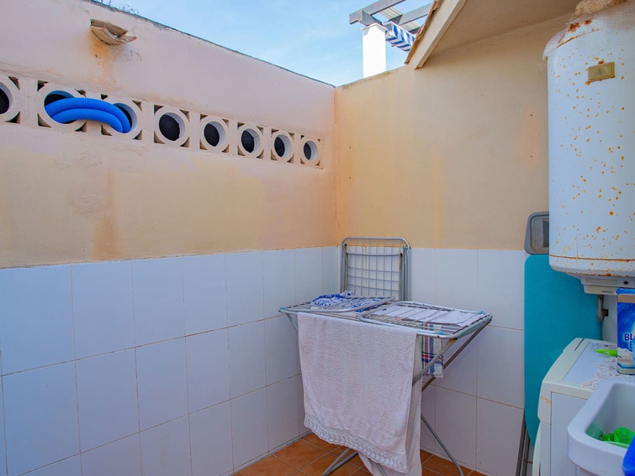 4 sypialnia Willa na sprzedaż w Torrevieja z basenem garażem - 859 000 € (Ref: 9743188)