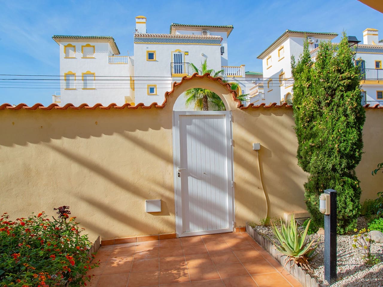 4 sypialnia Willa na sprzedaż w Torrevieja z basenem garażem - 859 000 € (Ref: 9743188)