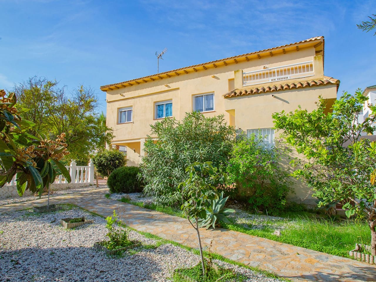 4 sypialnia Willa na sprzedaż w Torrevieja z basenem garażem - 859 000 € (Ref: 9743188)