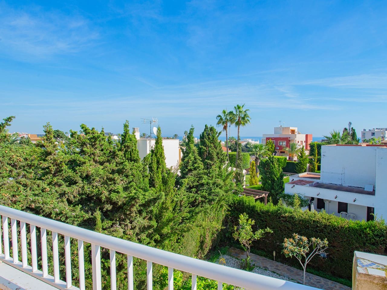 4 sypialnia Willa na sprzedaż w Torrevieja z basenem garażem - 859 000 € (Ref: 9743188)