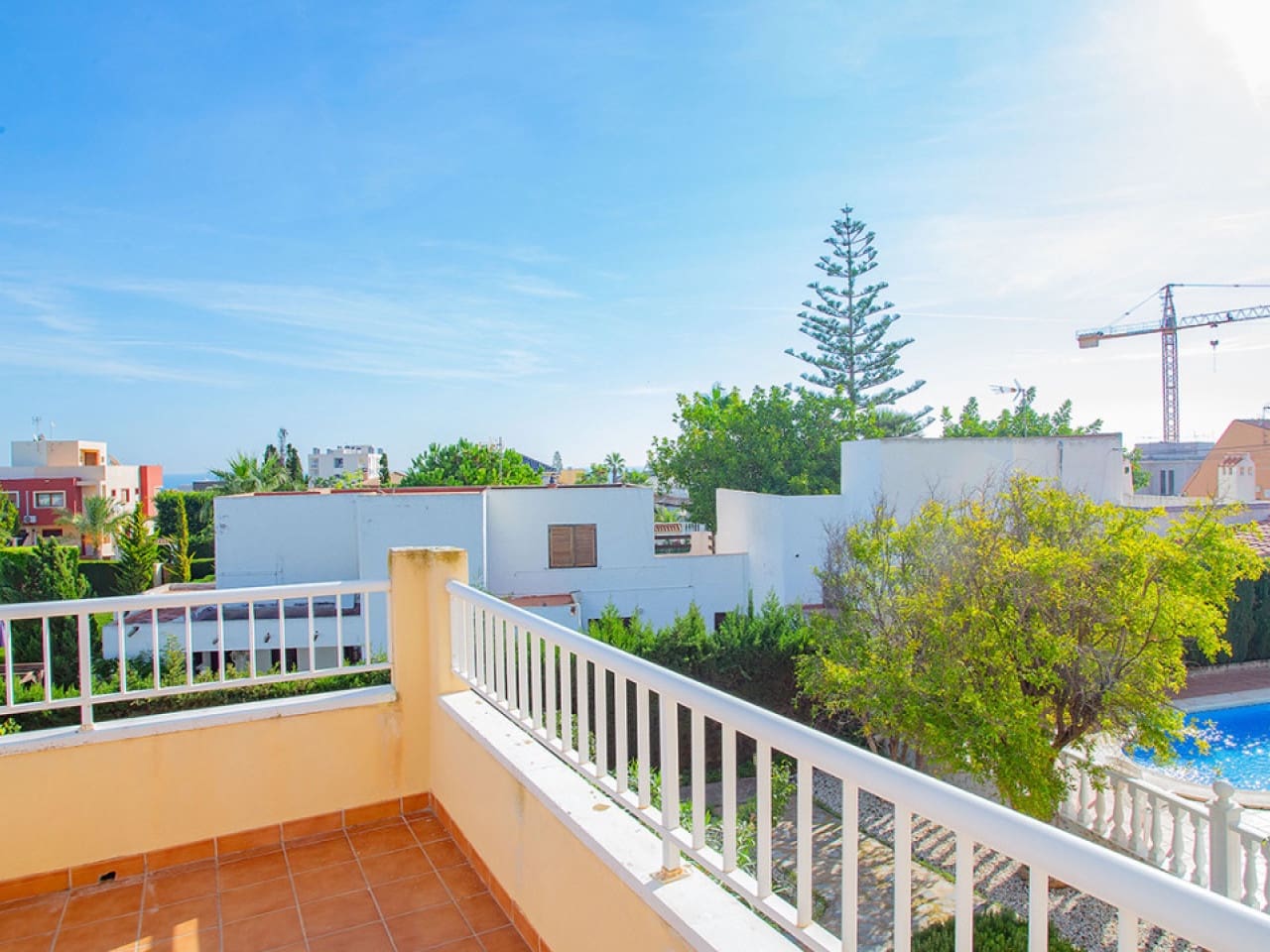 4 sypialnia Willa na sprzedaż w Torrevieja z basenem garażem - 859 000 € (Ref: 9743188)