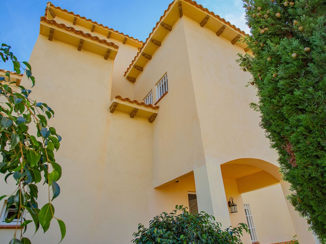 4 sypialnia Willa na sprzedaż w Torrevieja z basenem garażem - 859 000 € (Ref: 9743188)