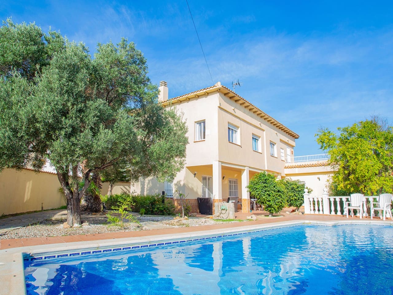 4 bedroom Villa for sale in Torrevieja with pool garage - € 859,000 (Ref: 9743188)