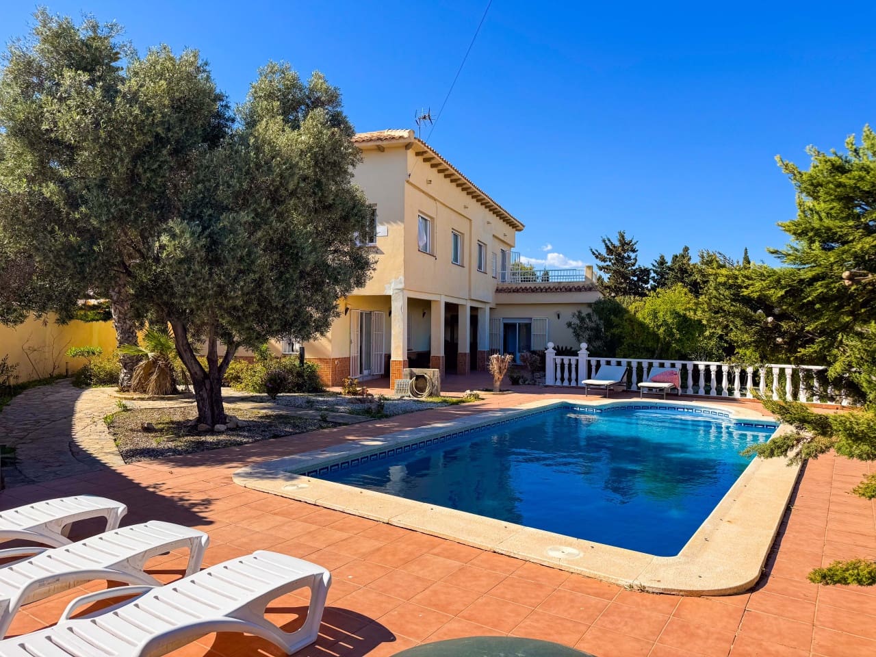 4 bedroom Villa for sale in Torrevieja with pool garage - € 859,000 (Ref: 9743188)