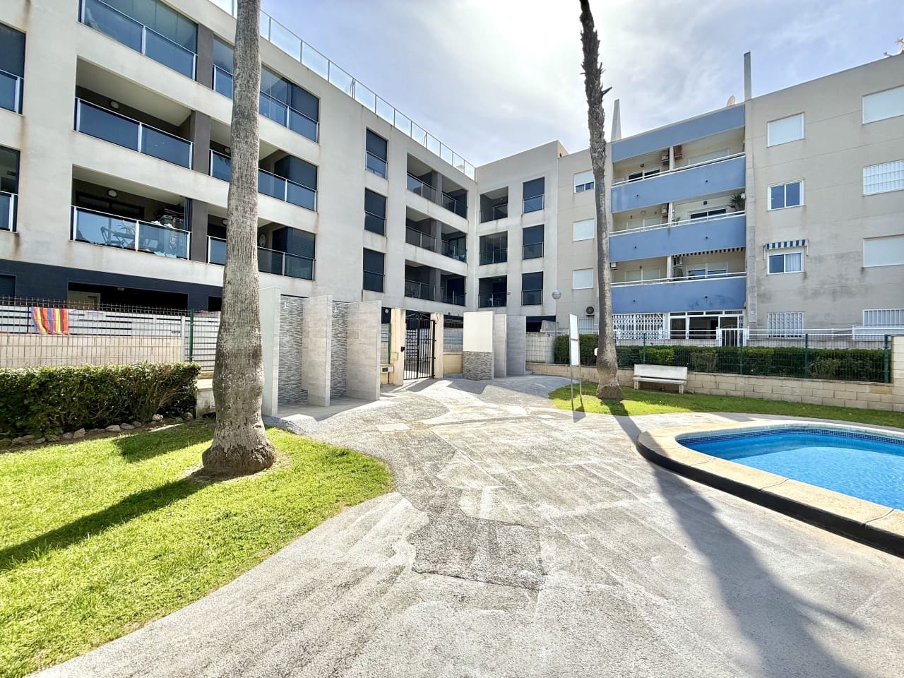 2 slaapkamer Appartement te koop in La Mata met zwembad - € 172.900 (Ref: 9762352)