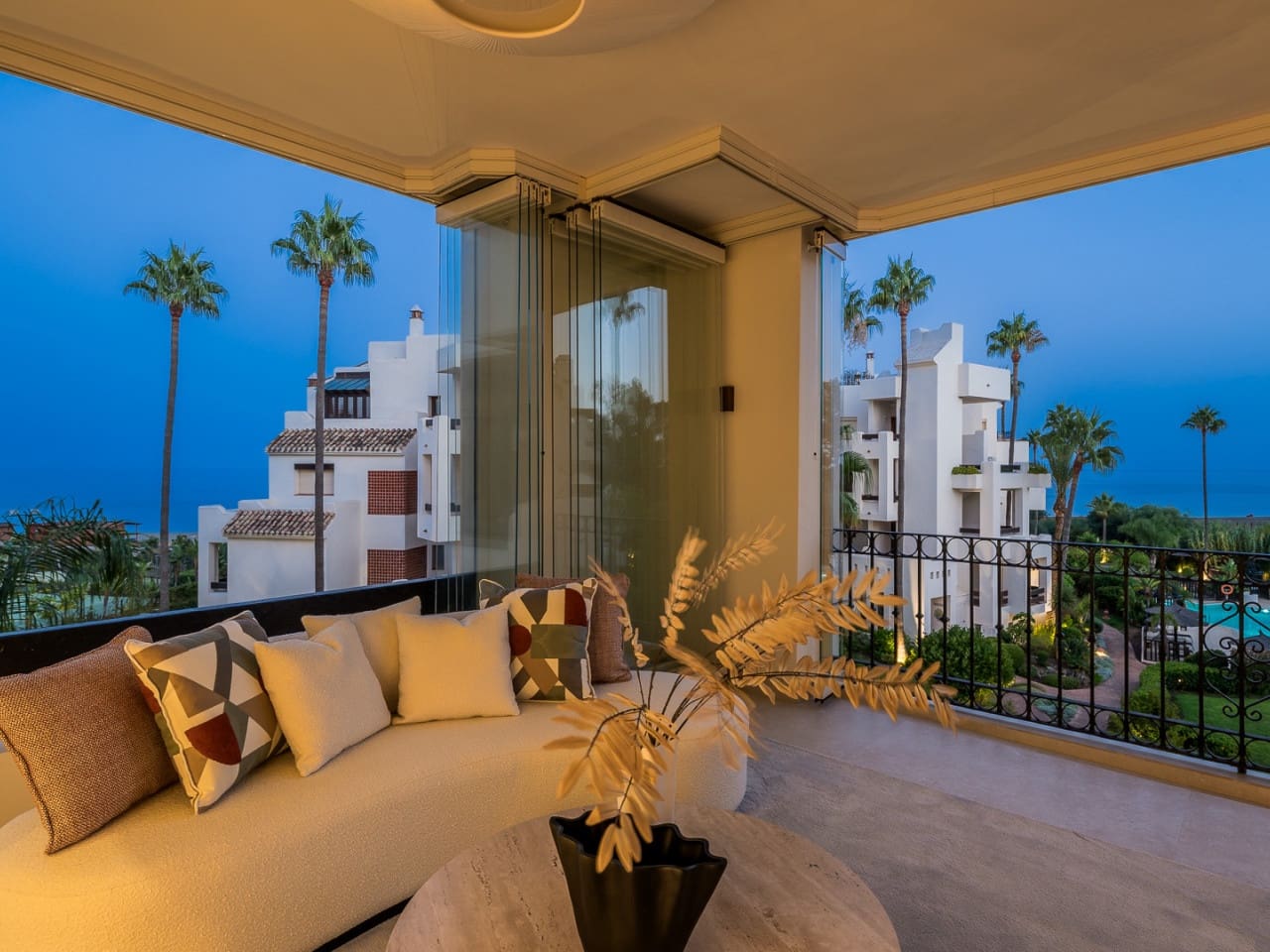 3 makuuhuone Huoneisto myytävänä paikassa Estepona mukana uima-altaan 
autotalli - 1 995 000 € (Ref: 9763265)