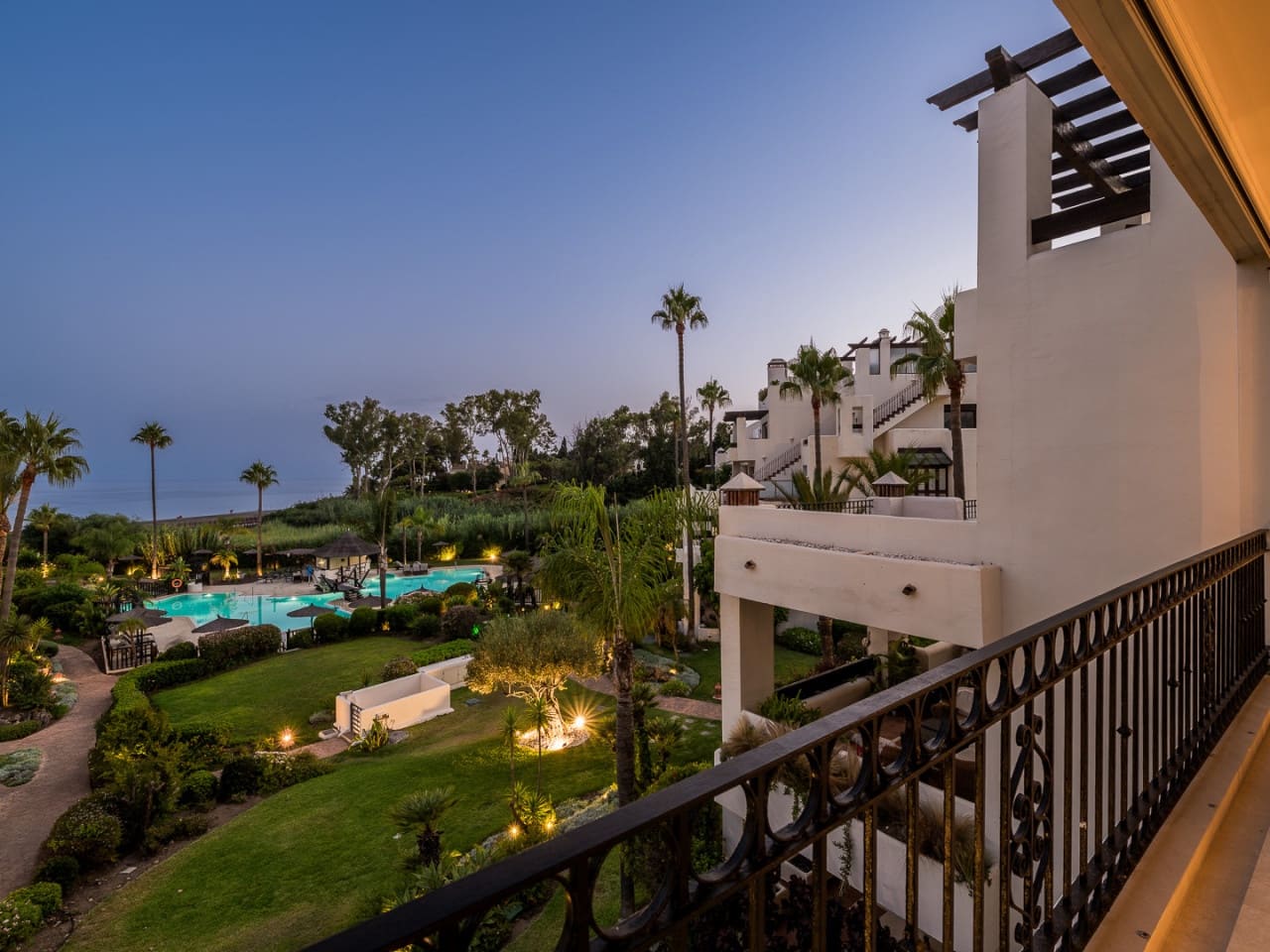 3 makuuhuone Huoneisto myytävänä paikassa Estepona mukana uima-altaan 
autotalli - 1 995 000 € (Ref: 9763265)