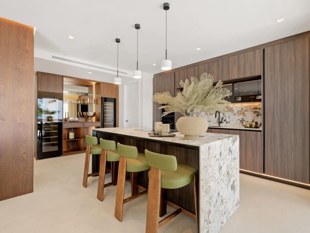 Apartamento de 3 habitaciones en Los Monteros, Marbella en venta con piscina garaje - 2.450.000 € (Ref: 9772596)