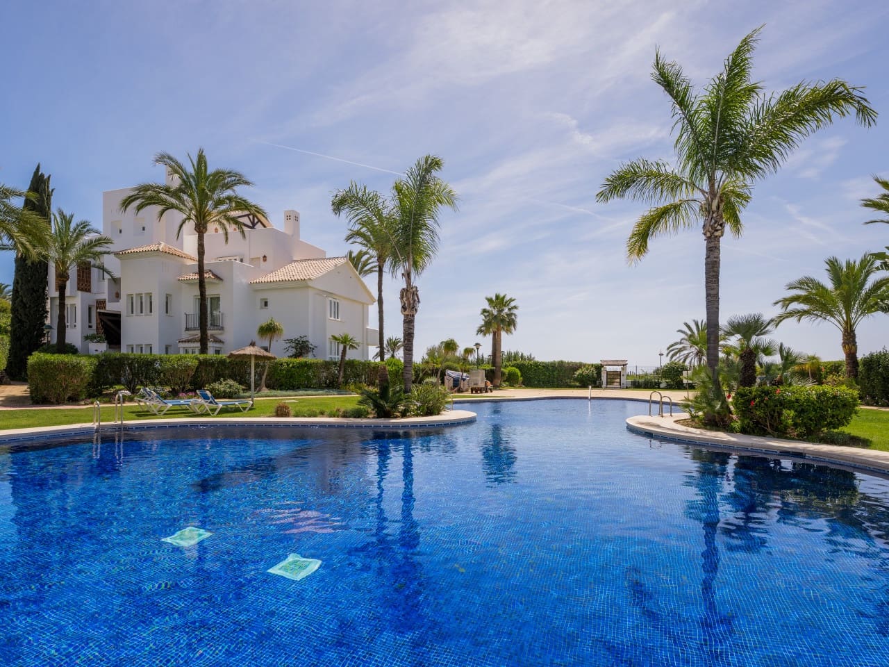 Apartamento de 3 habitaciones en Los Monteros en venta con piscina garaje - 2.450.000 € (Ref: 9772596)