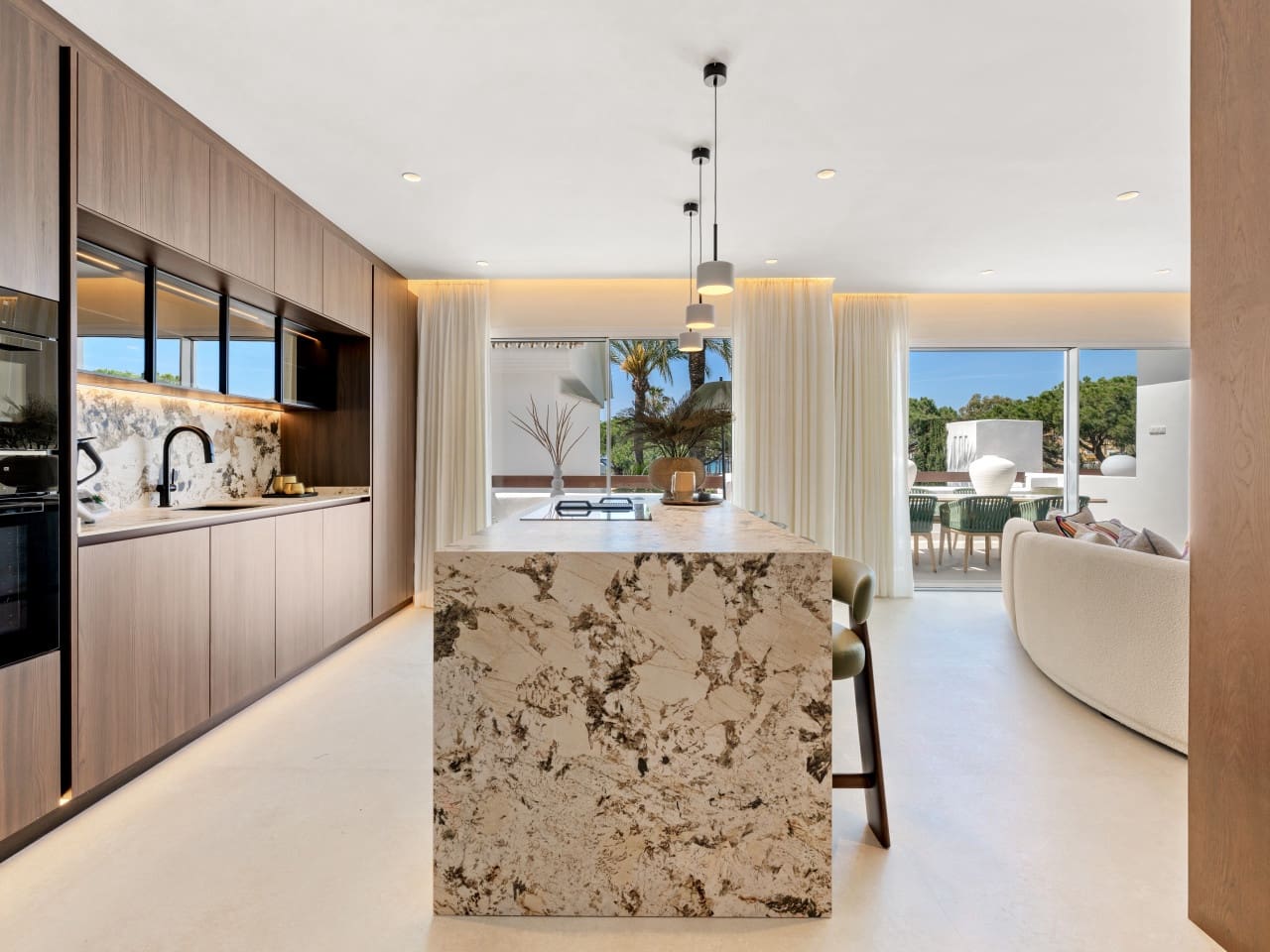 Apartamento de 3 habitaciones en Los Monteros en venta con piscina garaje - 2.450.000 € (Ref: 9772596)