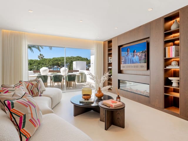 Apartamento de 3 habitaciones en Los Monteros, Marbella en venta con piscina garaje - 2.450.000 € (Ref: 9772596)