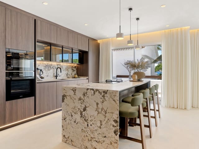 Apartamento de 3 habitaciones en Los Monteros, Marbella en venta con piscina garaje - 2.450.000 € (Ref: 9772596)