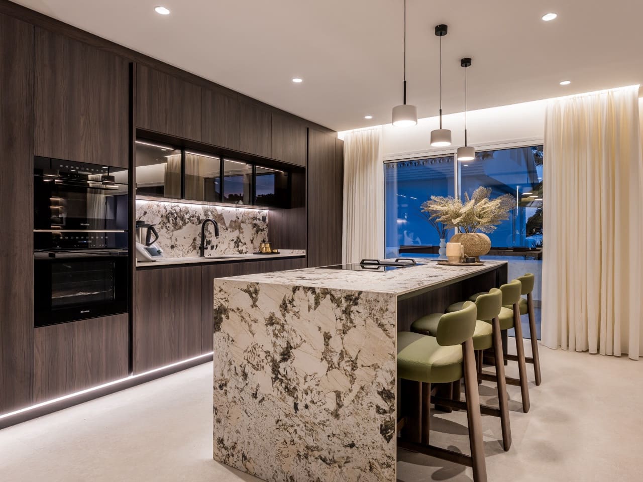 Apartamento de 3 habitaciones en Los Monteros en venta con piscina garaje - 2.450.000 € (Ref: 9772596)