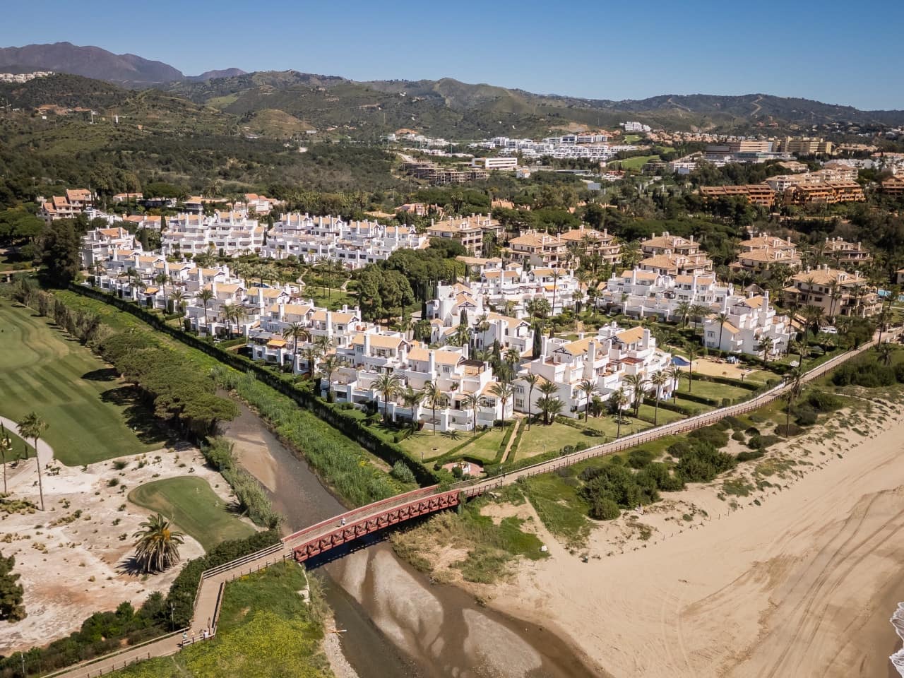 Apartamento de 3 habitaciones en Los Monteros en venta con piscina garaje - 2.450.000 € (Ref: 9772596)