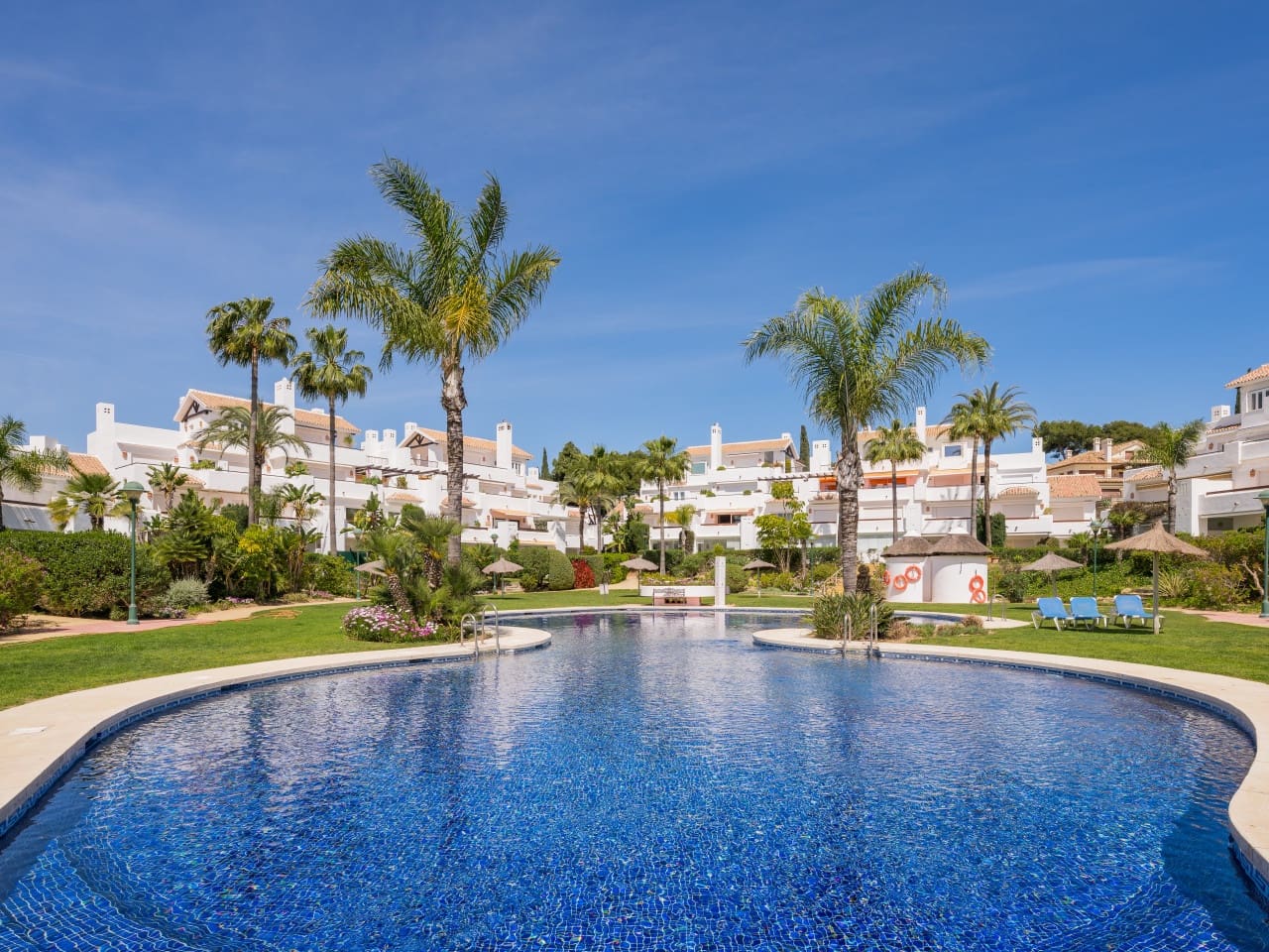 Apartamento de 3 habitaciones en Los Monteros en venta con piscina garaje - 2.450.000 € (Ref: 9772596)
