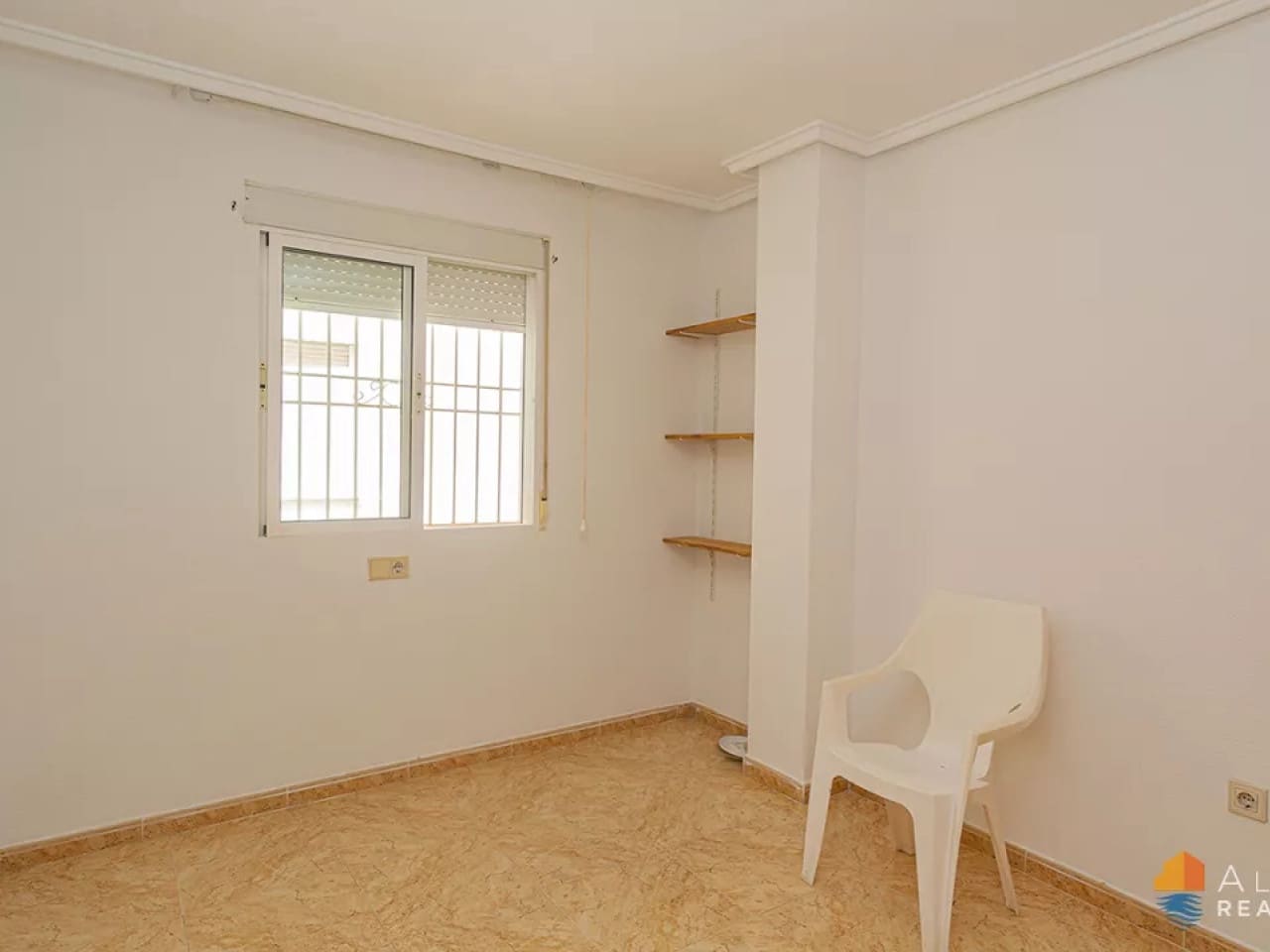 2 slaapkamer Appartement te koop in Torrevieja met zwembad - € 136.500 (Ref: 9777351)
