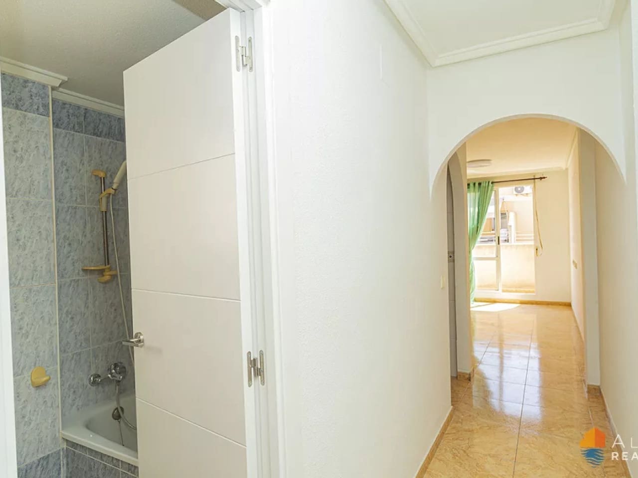 2 slaapkamer Appartement te koop in Torrevieja met zwembad - € 136.500 (Ref: 9777351)