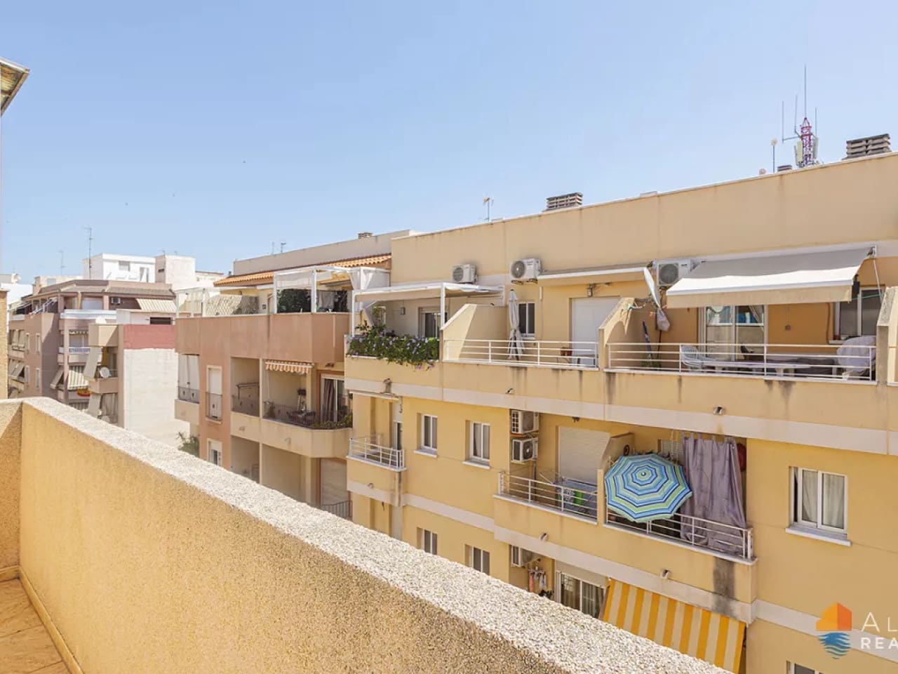 2 slaapkamer Appartement te koop in Torrevieja met zwembad - € 136.500 (Ref: 9777351)