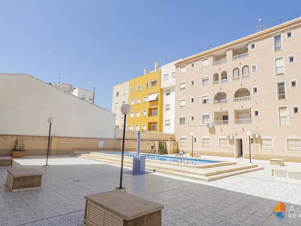 2 slaapkamer Appartement te koop in Torrevieja met zwembad - € 136.500 (Ref: 9777351)