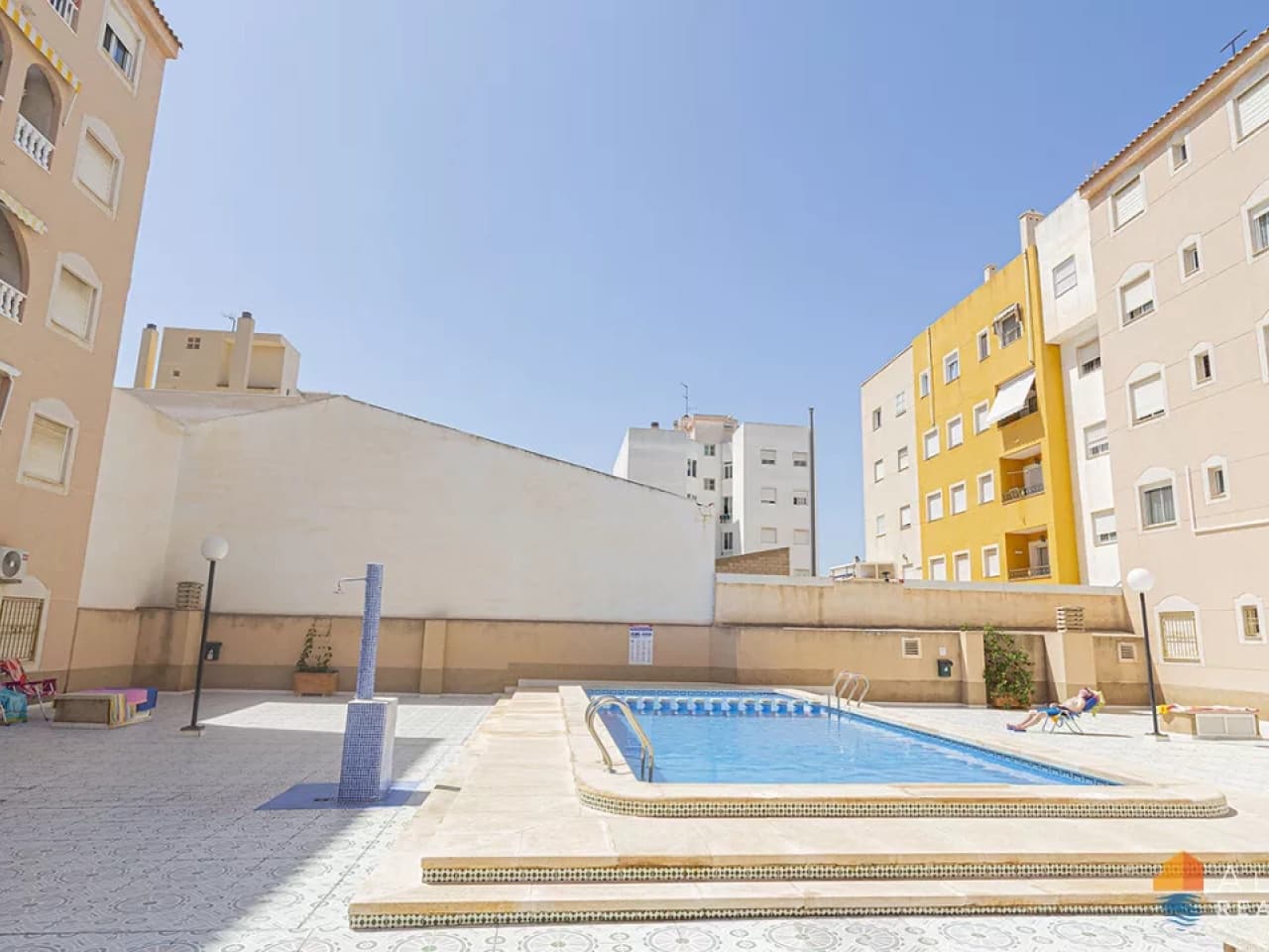2 slaapkamer Appartement te koop in Torrevieja met zwembad - € 136.500 (Ref: 9777351)