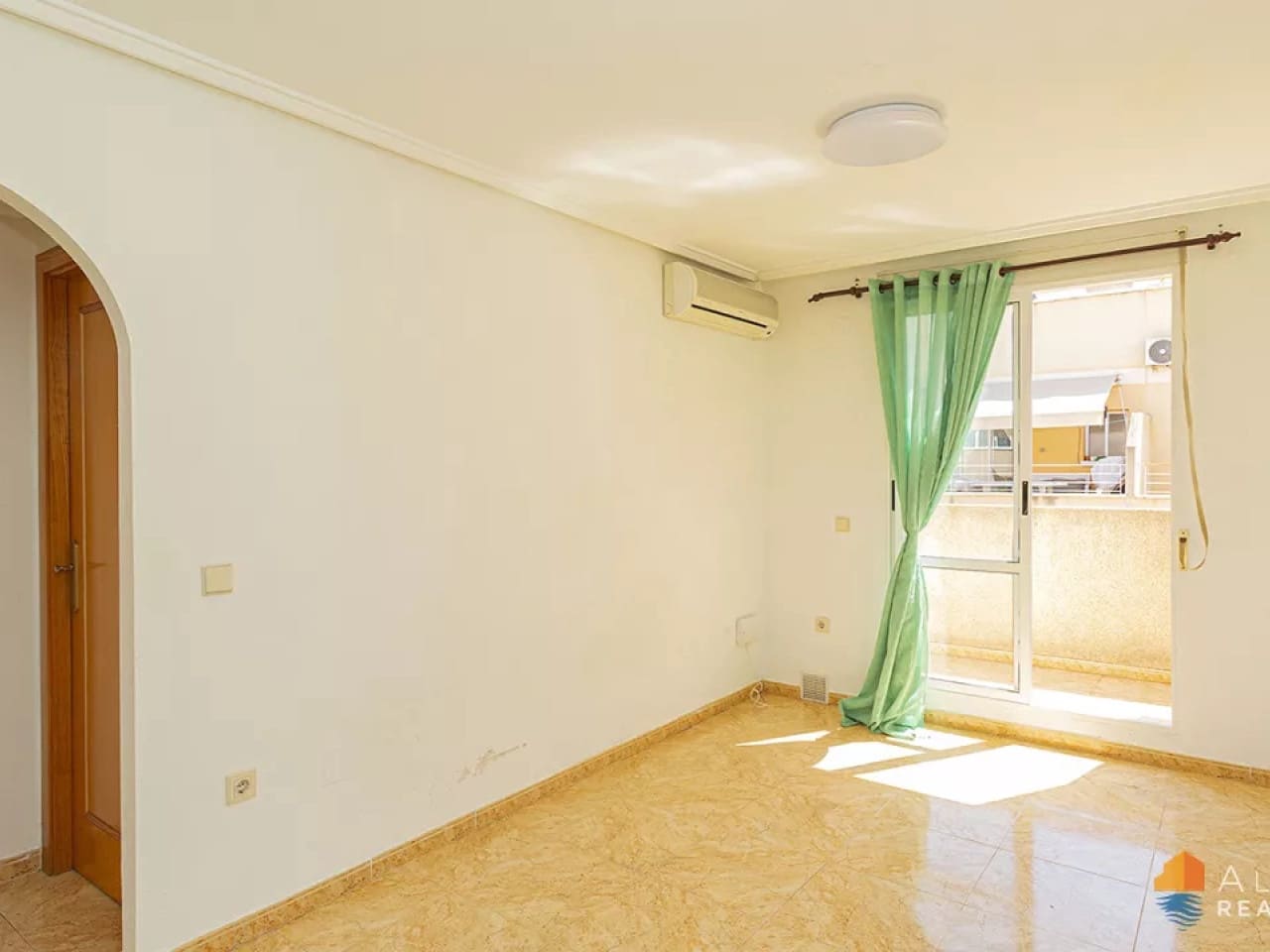 2 slaapkamer Appartement te koop in Torrevieja met zwembad - € 136.500 (Ref: 9777351)