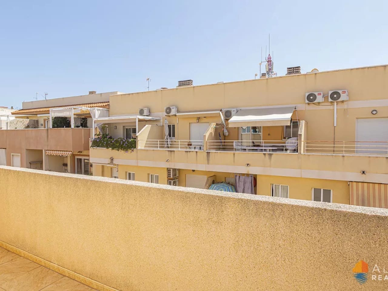 2 slaapkamer Appartement te koop in Torrevieja met zwembad - € 136.500 (Ref: 9777351)