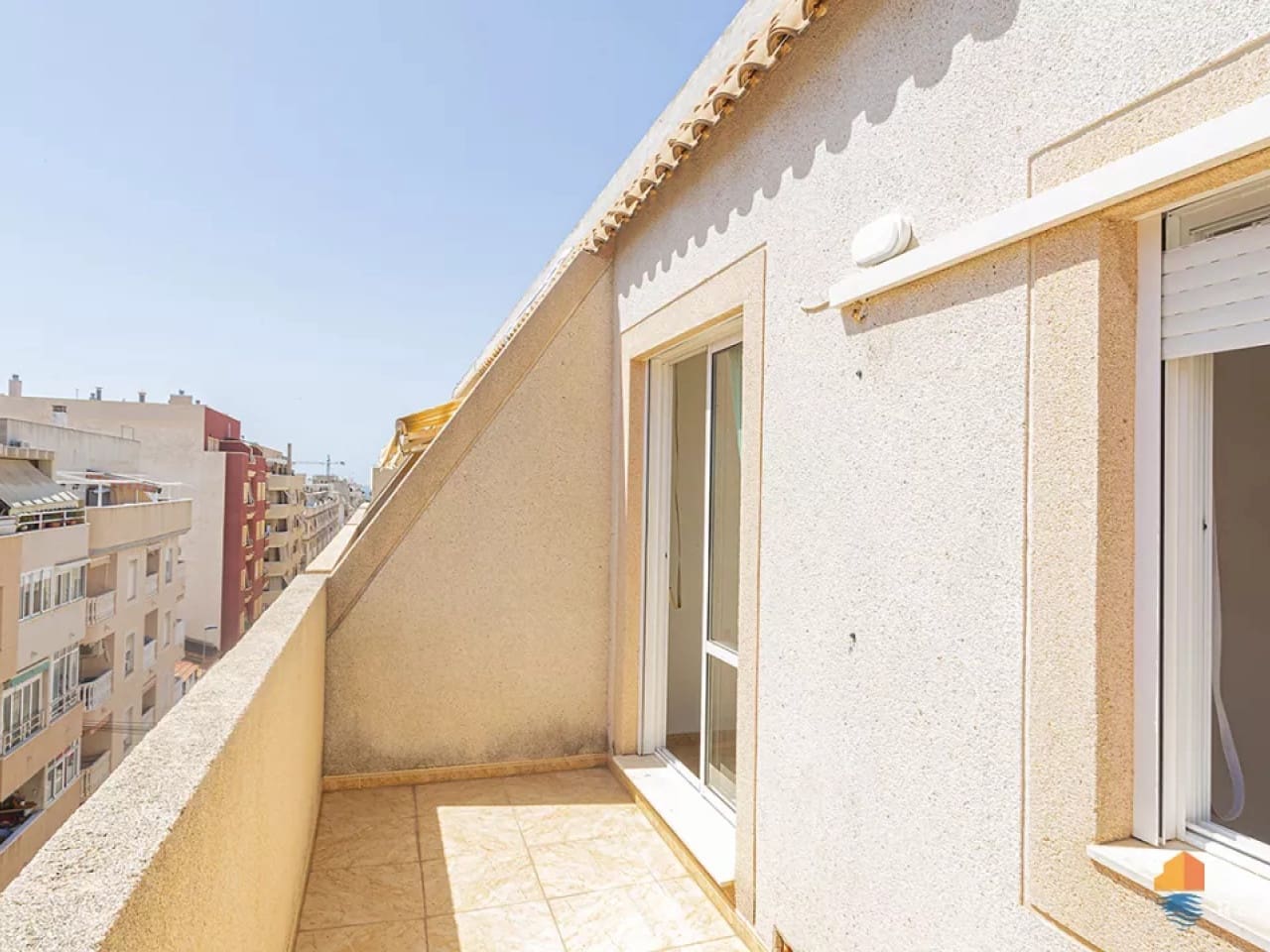 2 slaapkamer Appartement te koop in Torrevieja met zwembad - € 136.500 (Ref: 9777351)