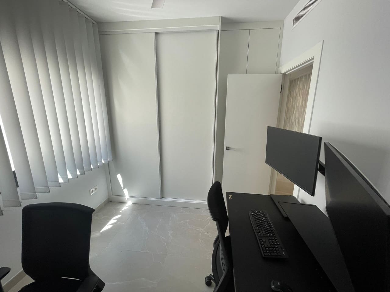 Apartamento de 3 habitaciones en Torrevieja en venta con piscina garaje - 399.000 € (Ref: 9800044)