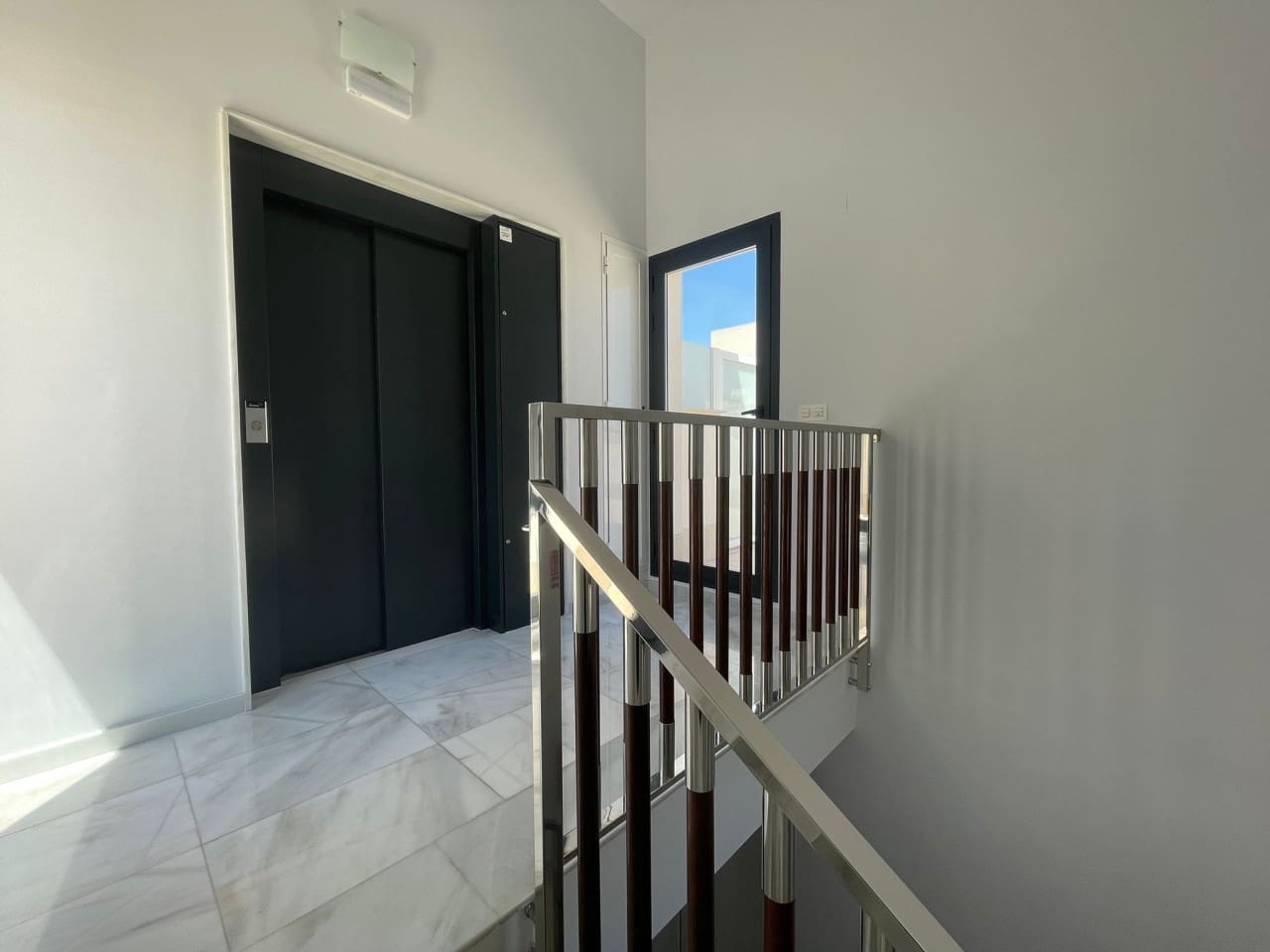 Apartamento de 3 habitaciones en Torrevieja en venta con piscina garaje - 399.000 € (Ref: 9800044)