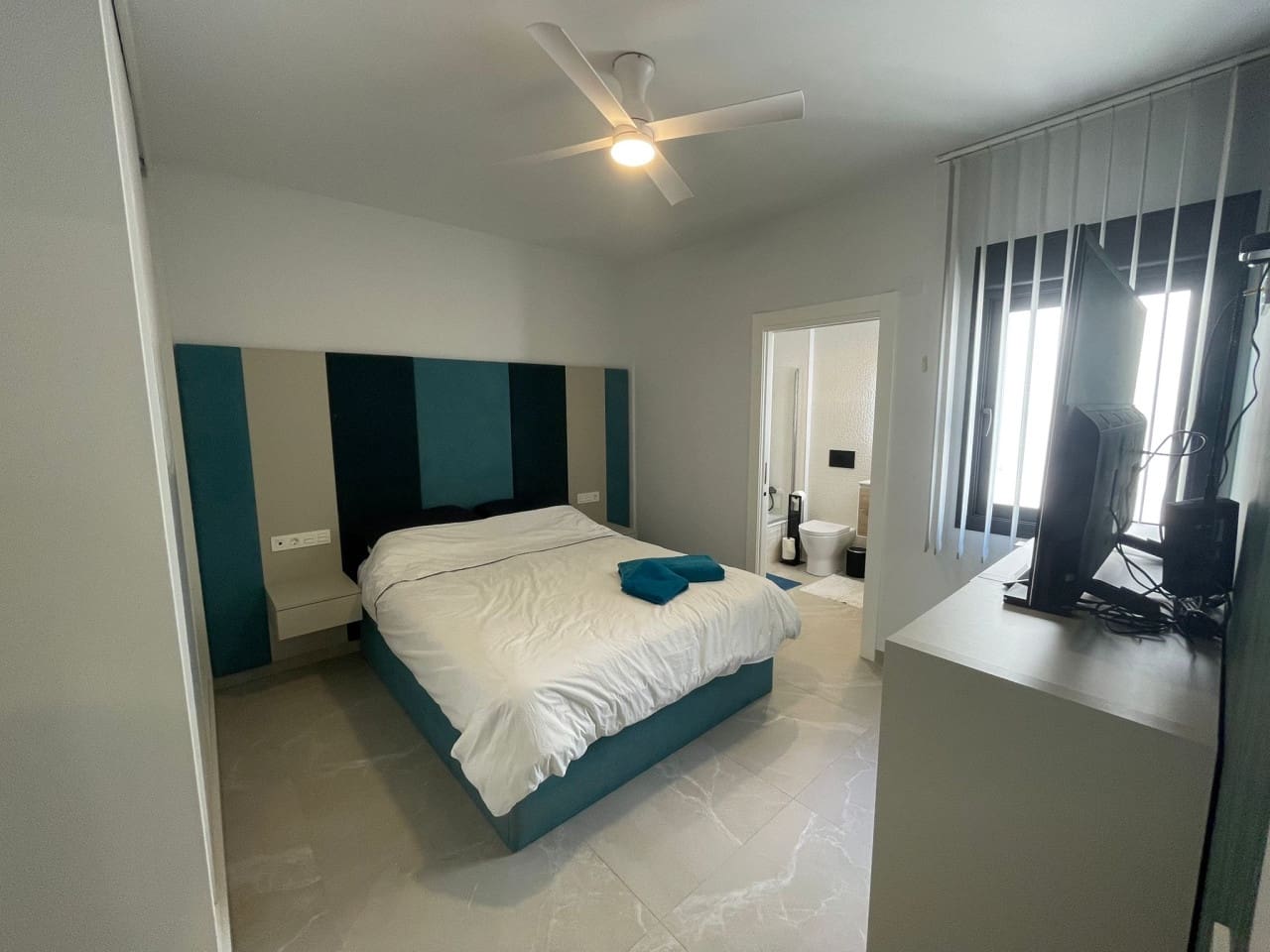 Apartamento de 3 habitaciones en Torrevieja en venta con piscina garaje - 399.000 € (Ref: 9800044)