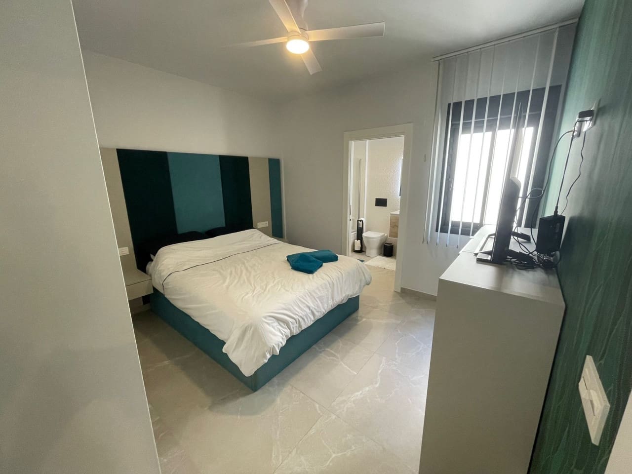 Apartamento de 3 habitaciones en Torrevieja en venta con piscina garaje - 399.000 € (Ref: 9800044)