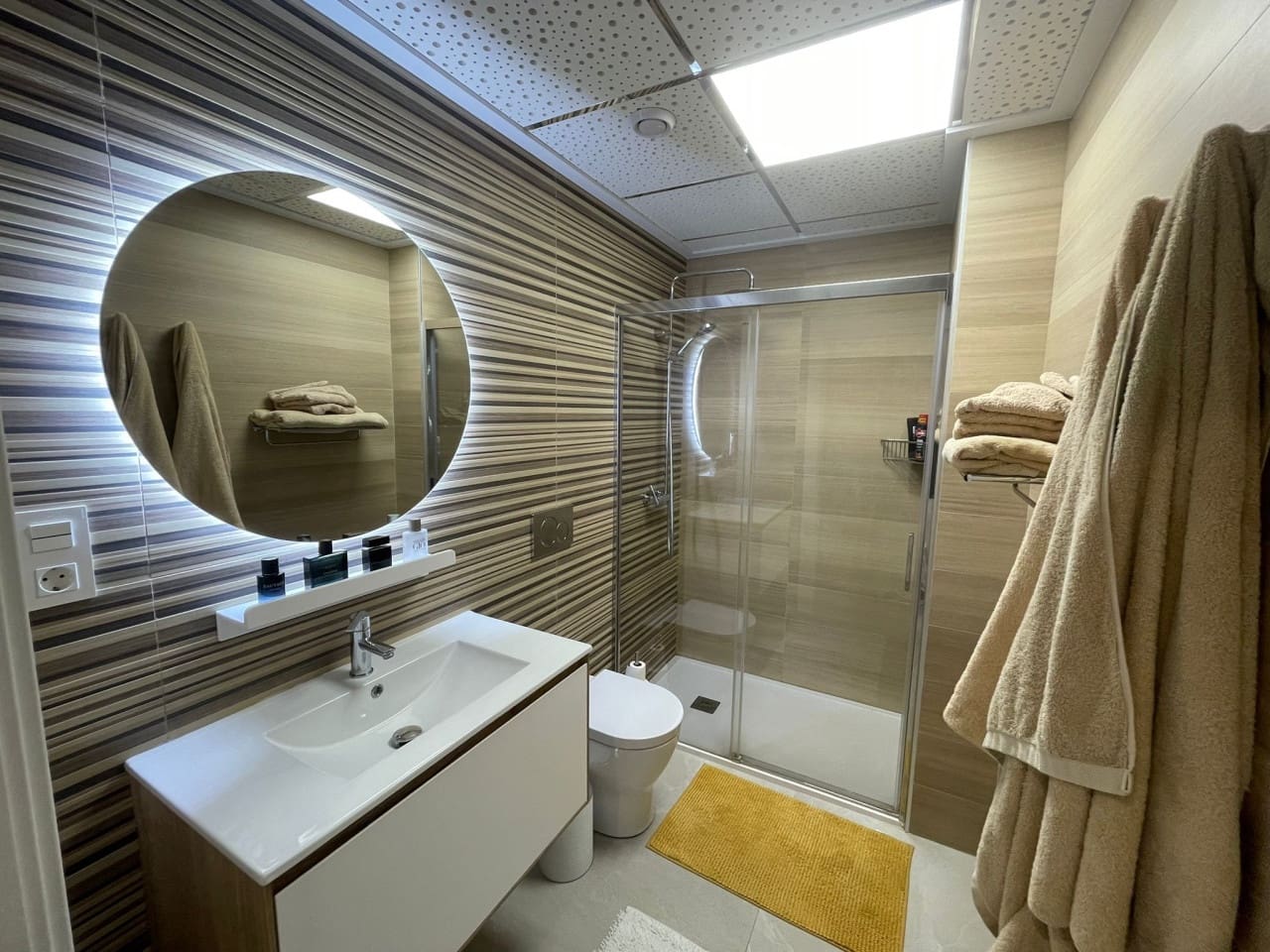 Apartamento de 3 habitaciones en Torrevieja en venta con piscina garaje - 399.000 € (Ref: 9800044)