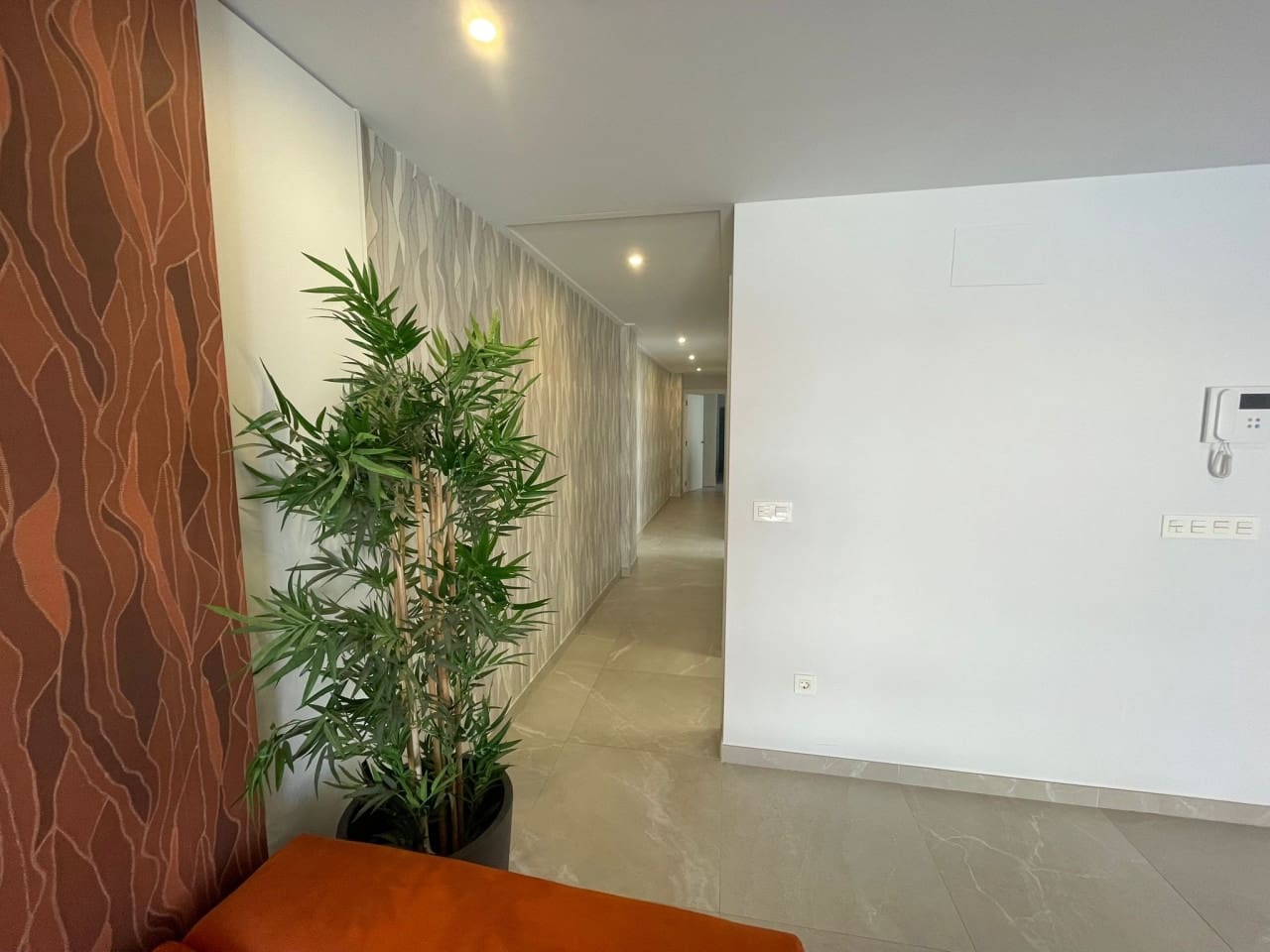 Apartamento de 3 habitaciones en Torrevieja en venta con piscina garaje - 399.000 € (Ref: 9800044)