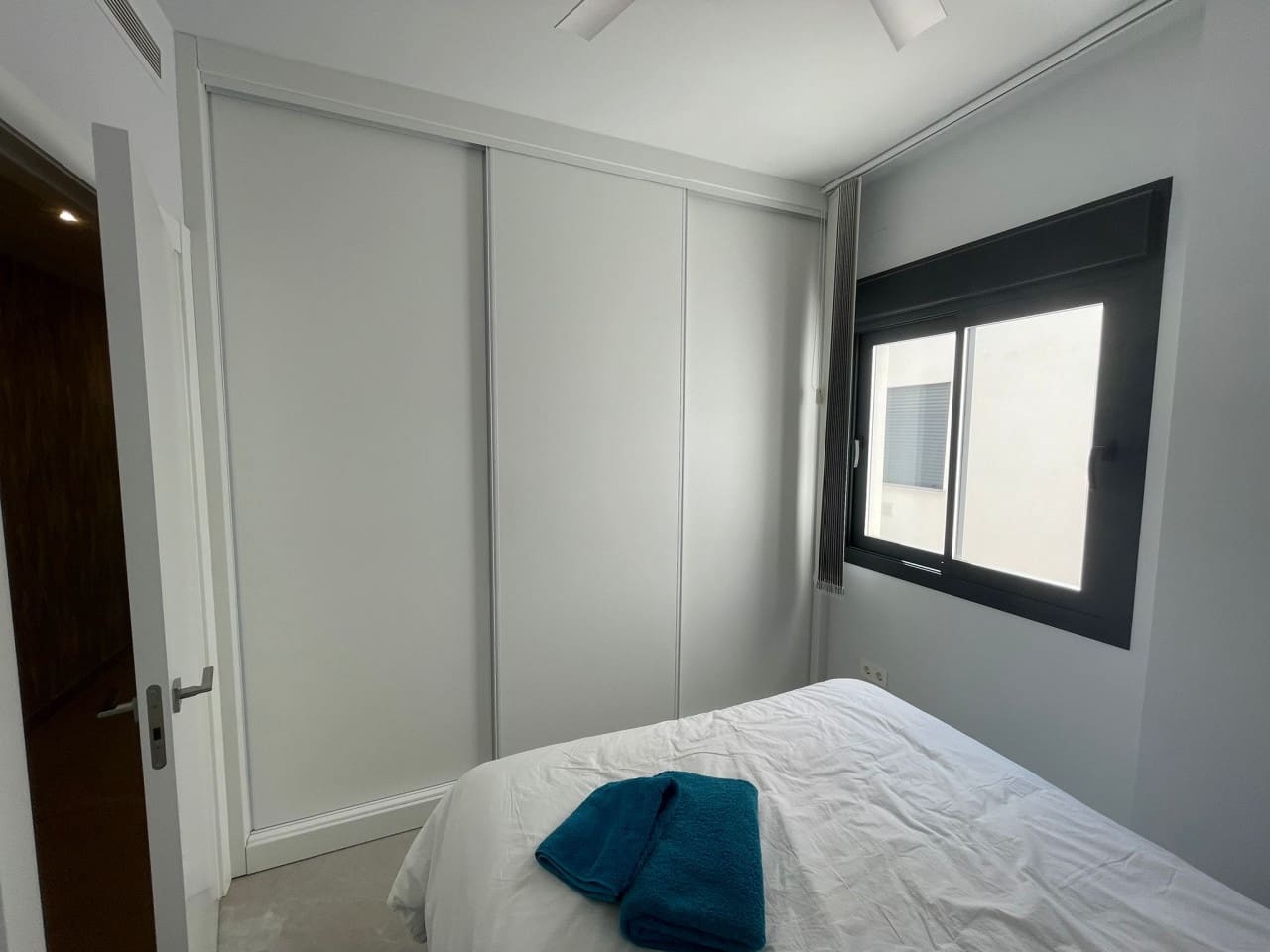 Apartamento de 3 habitaciones en Torrevieja en venta con piscina garaje - 399.000 € (Ref: 9800044)