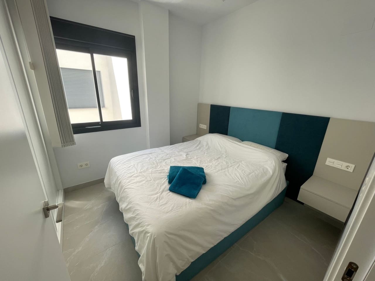 Apartamento de 3 habitaciones en Torrevieja en venta con piscina garaje - 399.000 € (Ref: 9800044)