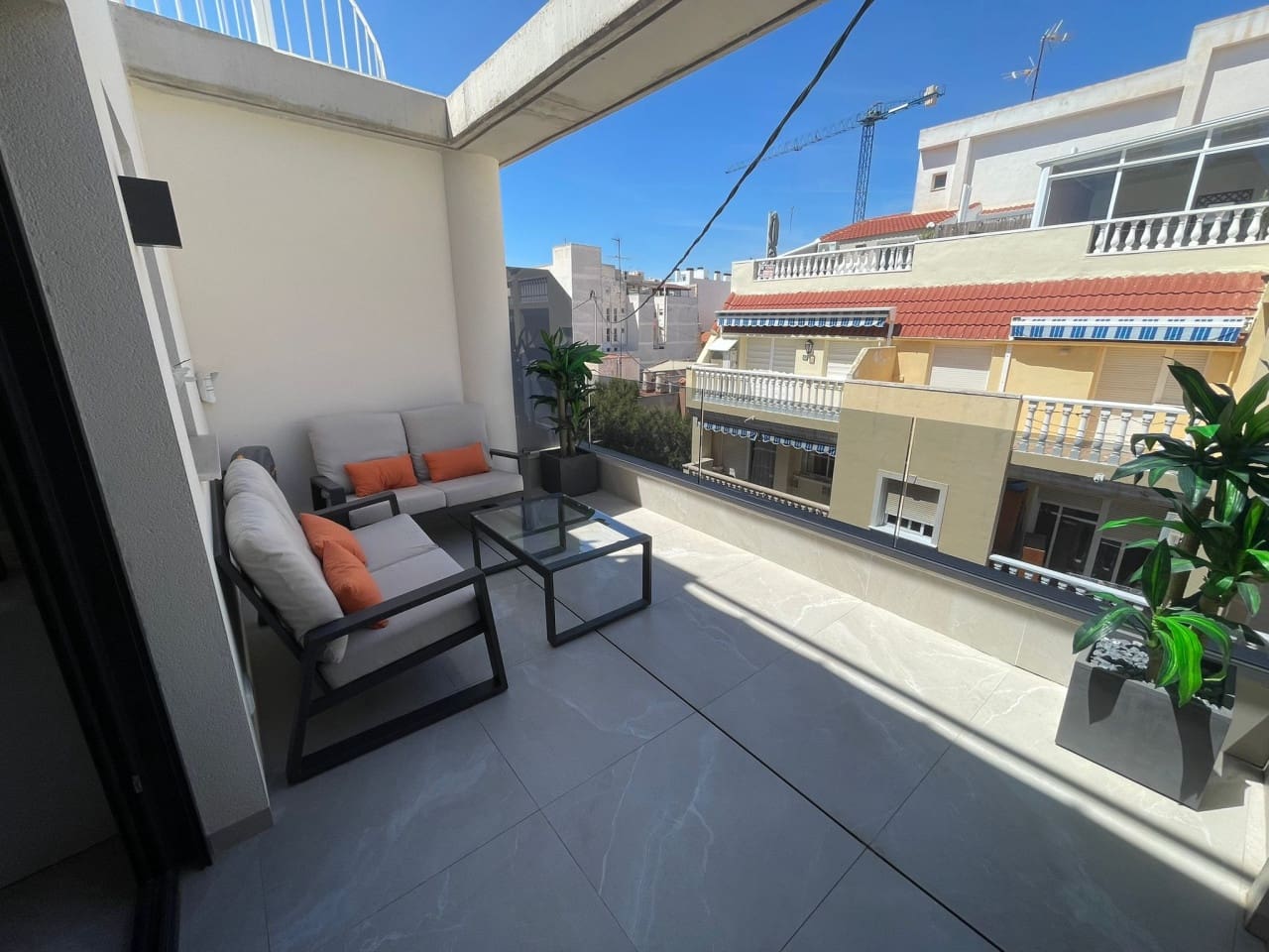 Apartamento de 3 habitaciones en Torrevieja en venta con piscina garaje - 399.000 € (Ref: 9800044)