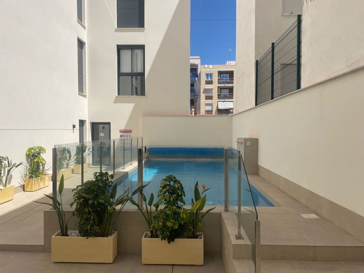 Apartamento de 3 habitaciones en Torrevieja en venta con piscina garaje - 399.000 € (Ref: 9800044)