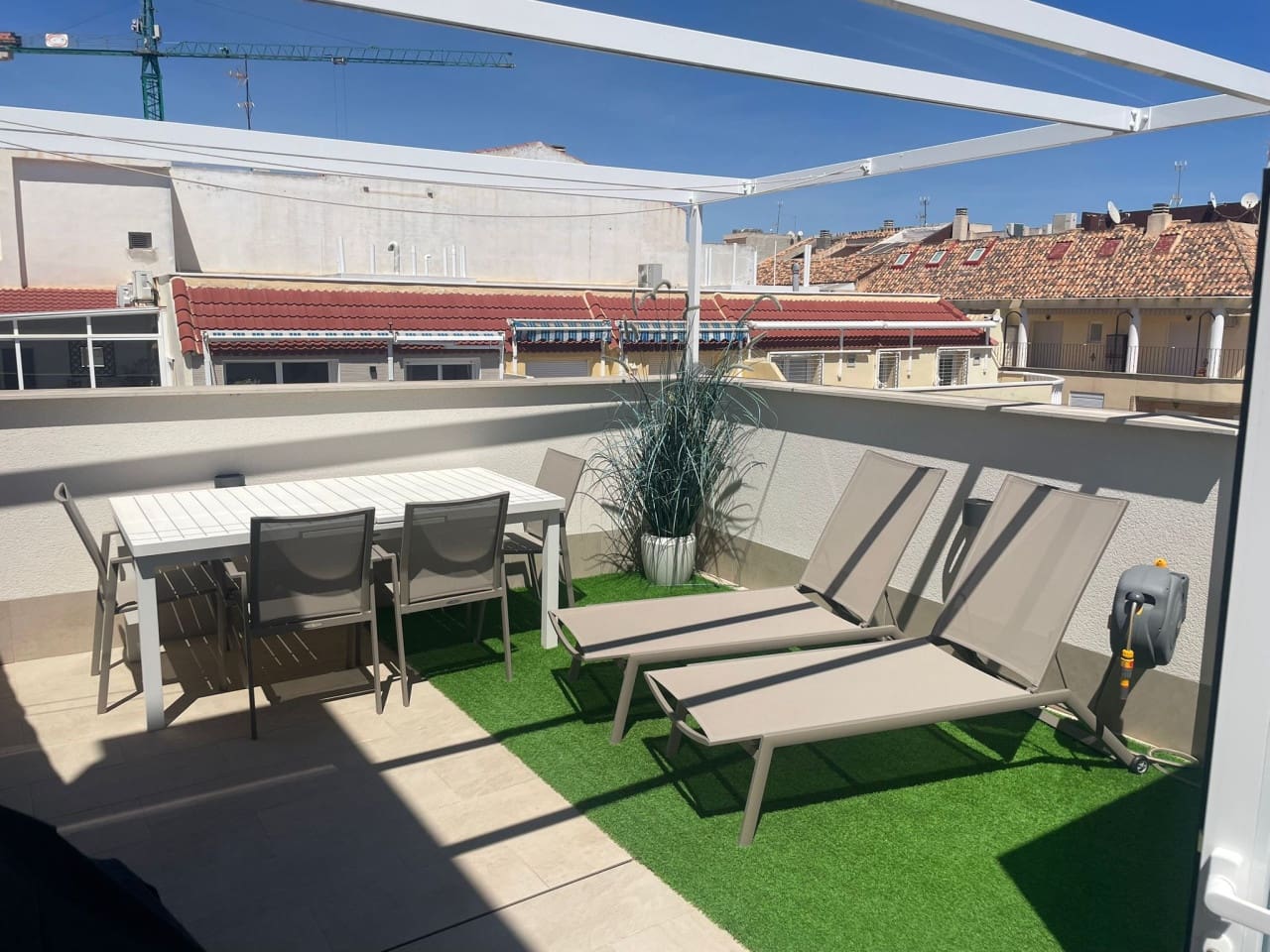 Apartamento de 3 habitaciones en Torrevieja en venta con piscina garaje - 399.000 € (Ref: 9800044)