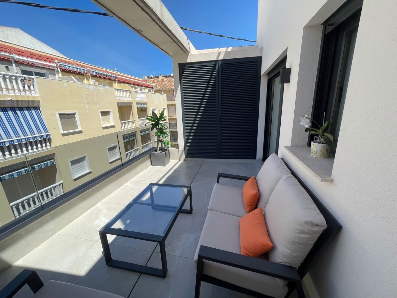 Apartamento de 3 habitaciones en Torrevieja en venta con piscina garaje - 399.000 € (Ref: 9800044)