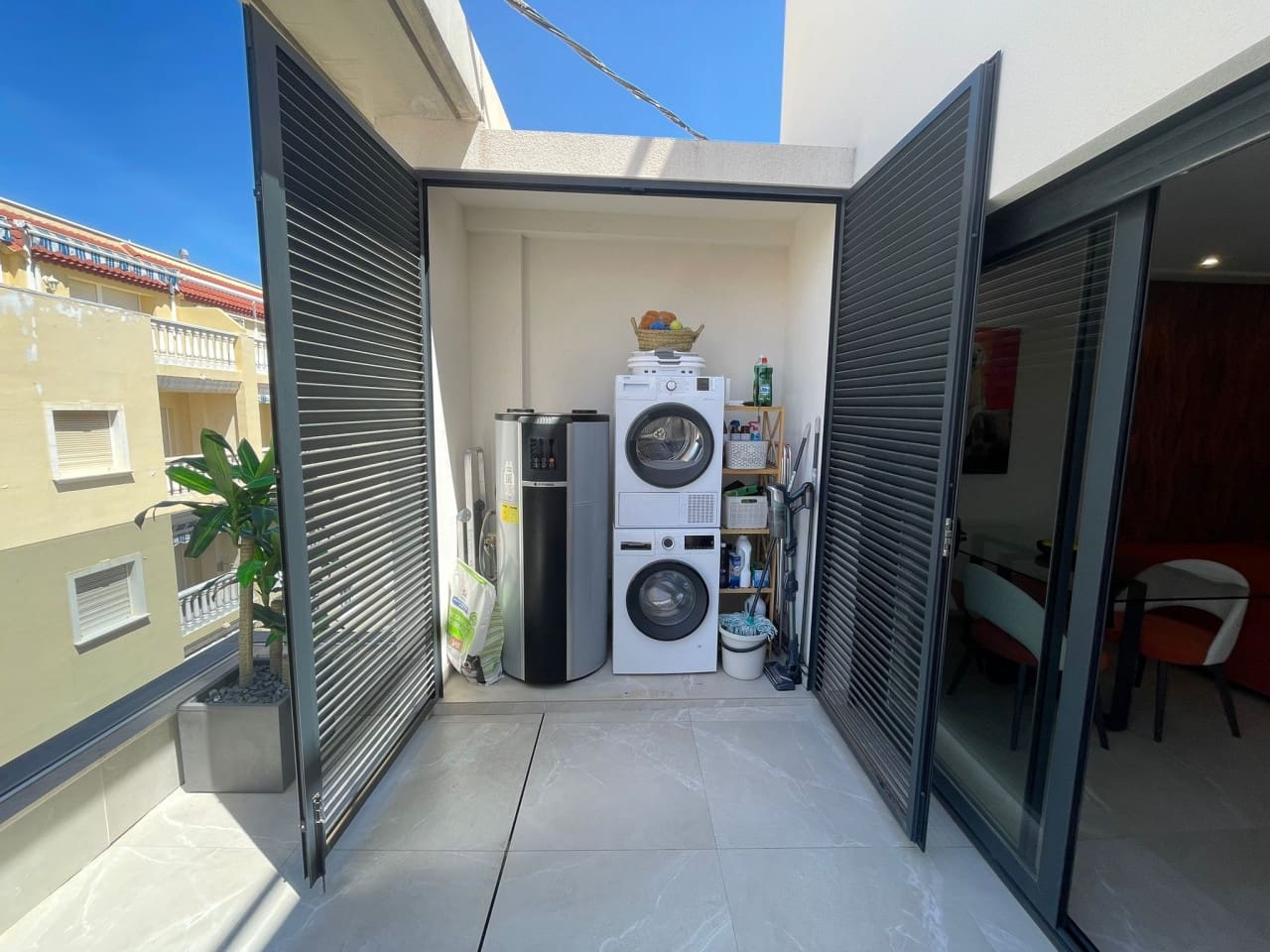 Apartamento de 3 habitaciones en Torrevieja en venta con piscina garaje - 399.000 € (Ref: 9800044)