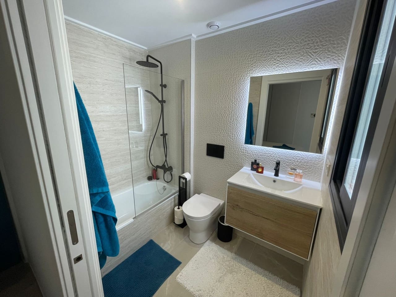 Apartamento de 3 habitaciones en Torrevieja en venta con piscina garaje - 399.000 € (Ref: 9800044)