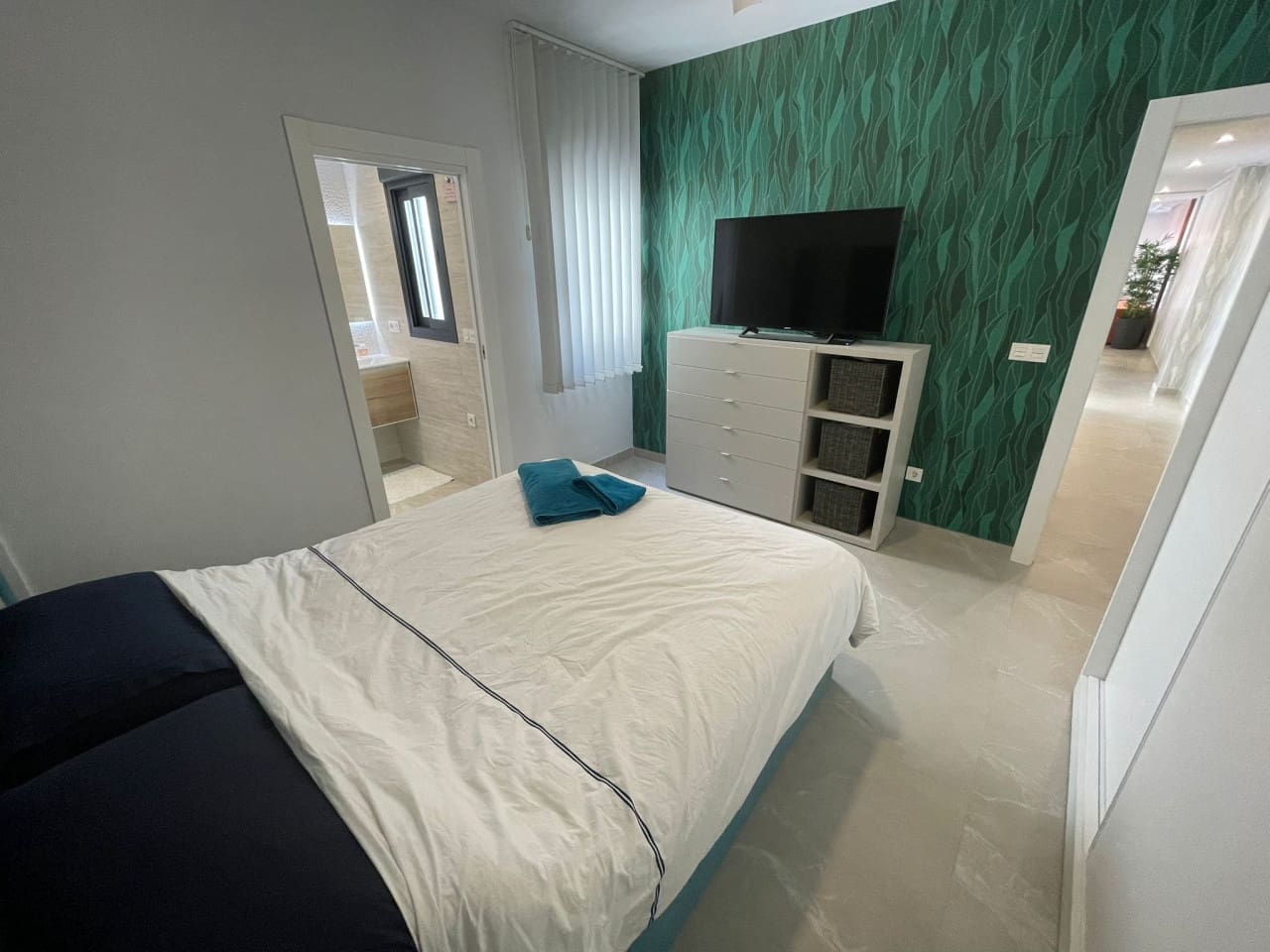 Apartamento de 3 habitaciones en Torrevieja en venta con piscina garaje - 399.000 € (Ref: 9800044)