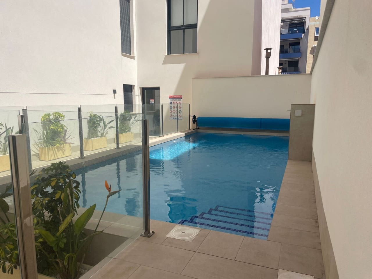 Apartamento de 3 habitaciones en Torrevieja en venta con piscina garaje - 399.000 € (Ref: 9800044)