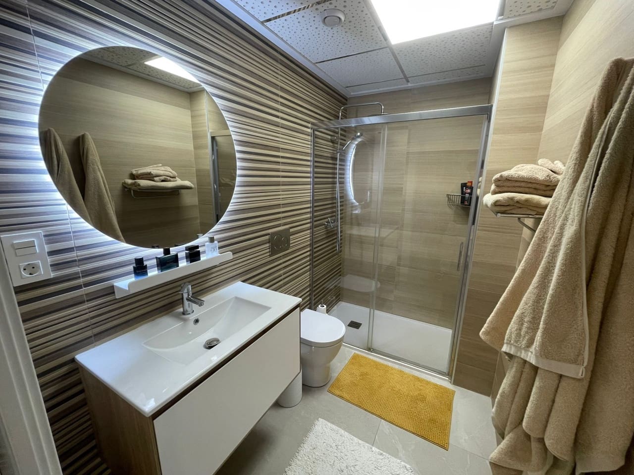 Apartamento de 3 habitaciones en Torrevieja en venta con piscina garaje - 399.000 € (Ref: 9800044)