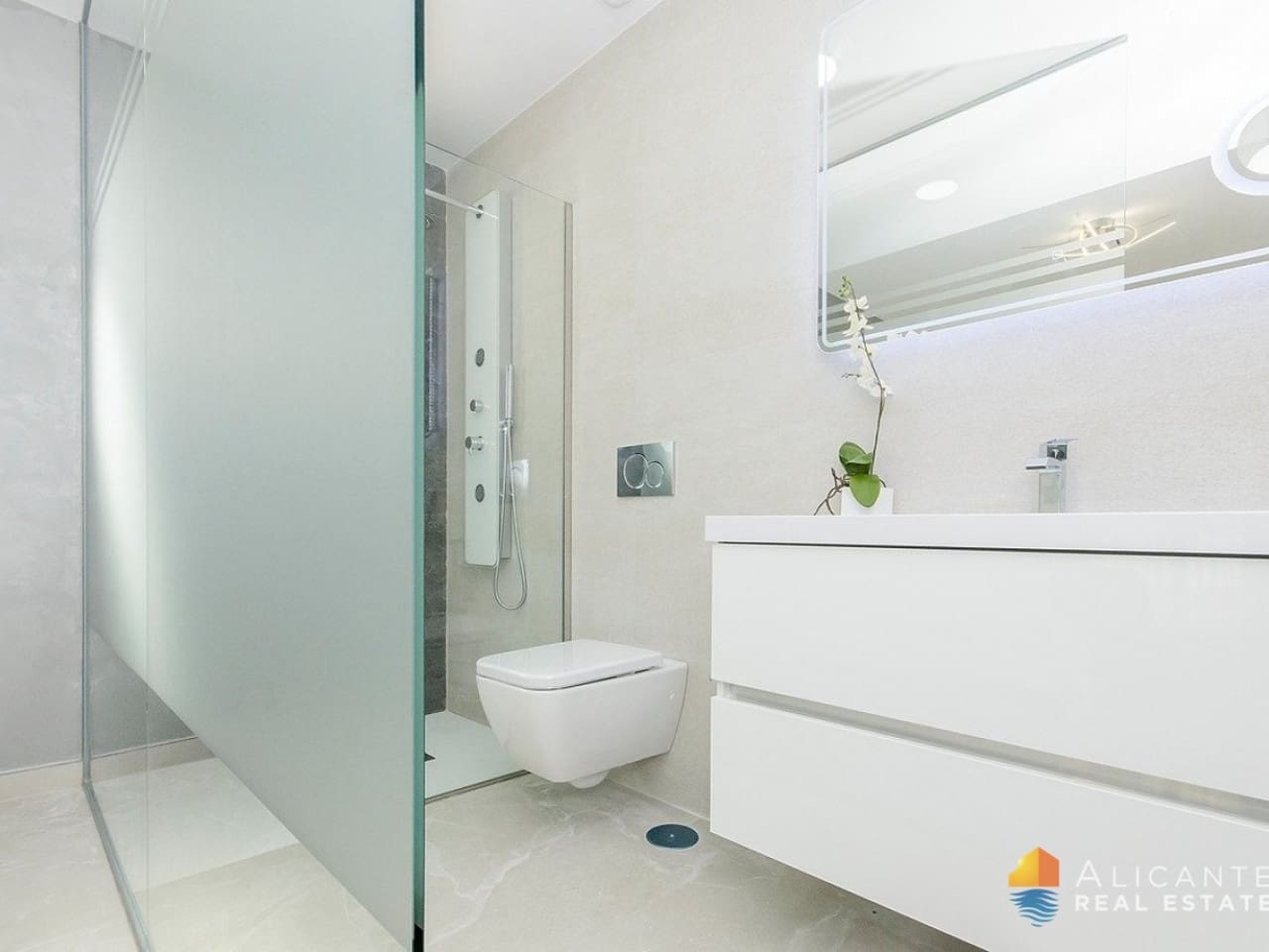 3 bedroom Villa for sale in San Miguel de Salinas with pool garage - € 415,000 (Ref: 9806209)