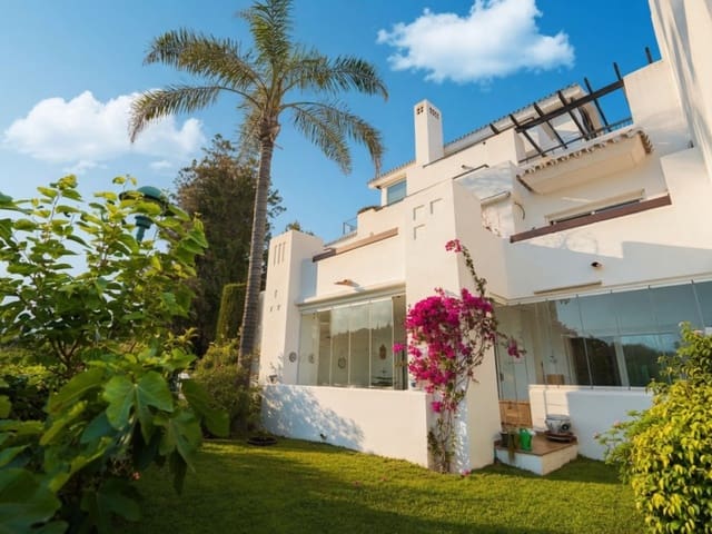 2 makuuhuone Huoneisto myytävänä paikassa Río Real, Marbella mukana uima-altaan 
autotalli - 1 750 000 € (Ref: 9806744)